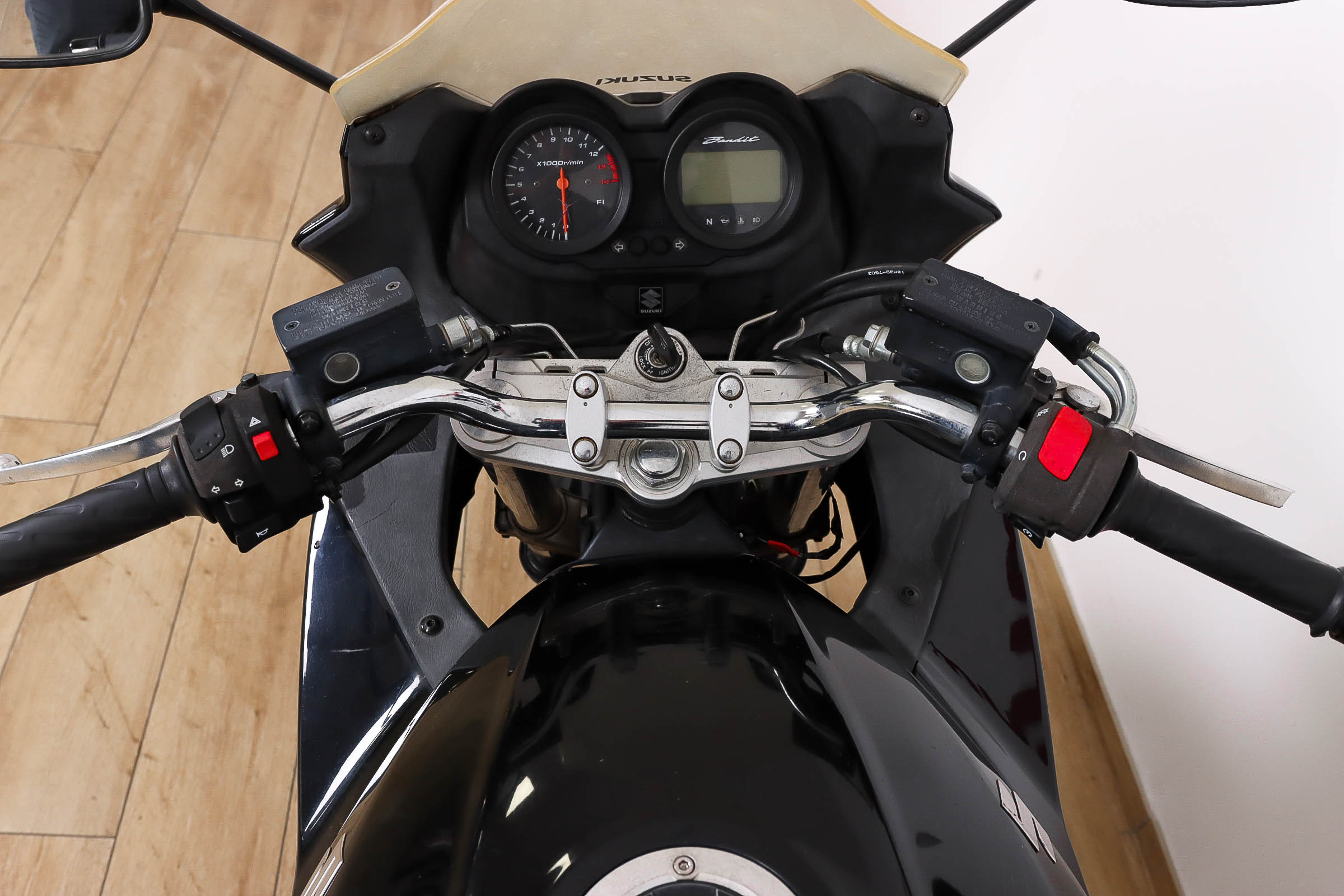 SUZUKI Bandit 650 SSUZUKI12 SUZUKI Bandit 650 SSUZUKI12