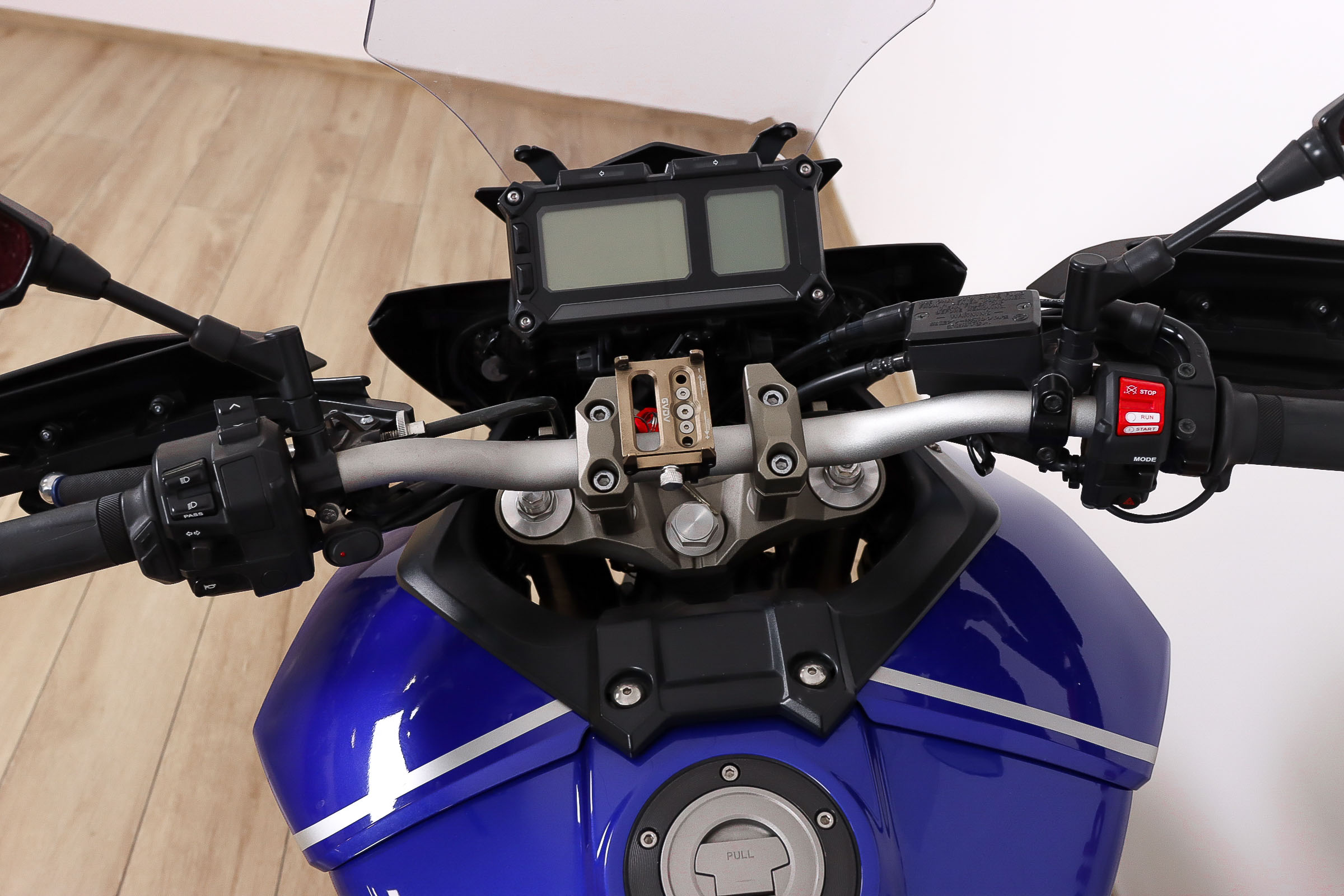 YAMAHA MT-09 ABS TRACERYAMAHA11 YAMAHA MT-09 ABS TRACERYAMAHA11