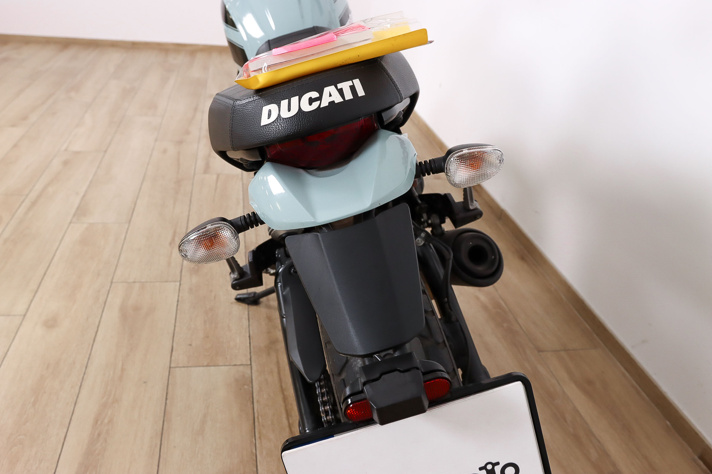 DUCATI Scrambler Sixty2DUCATI10 DUCATI Scrambler Sixty2DUCATI10