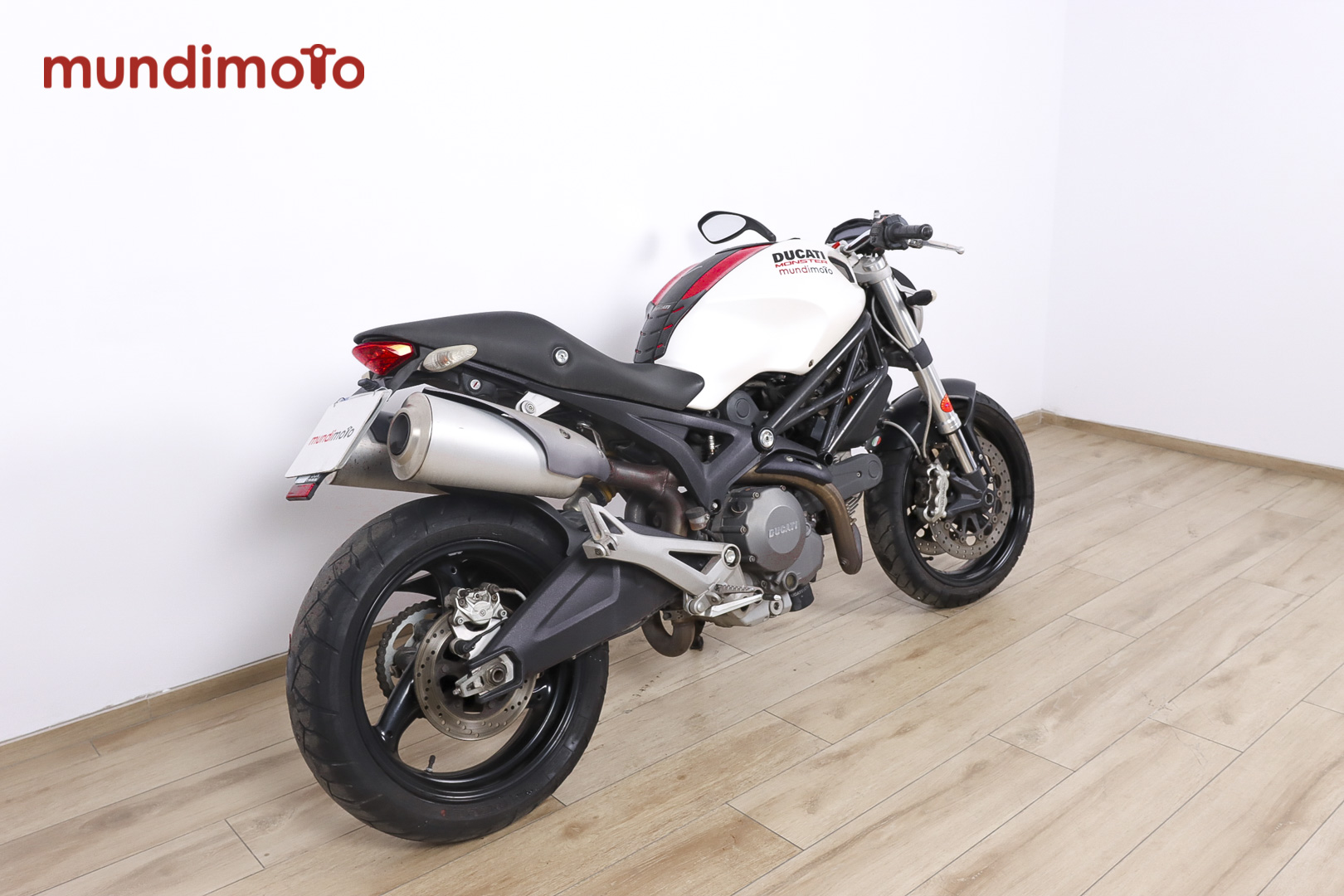 DUCATI MONSTER 696DUCATI2 DUCATI MONSTER 696DUCATI2