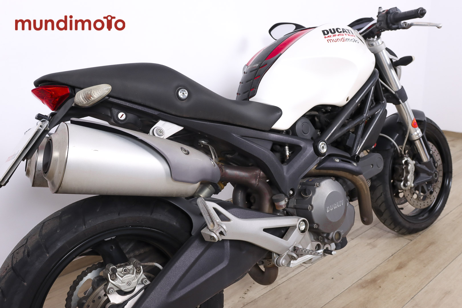DUCATI MONSTER 696DUCATI4 DUCATI MONSTER 696DUCATI4