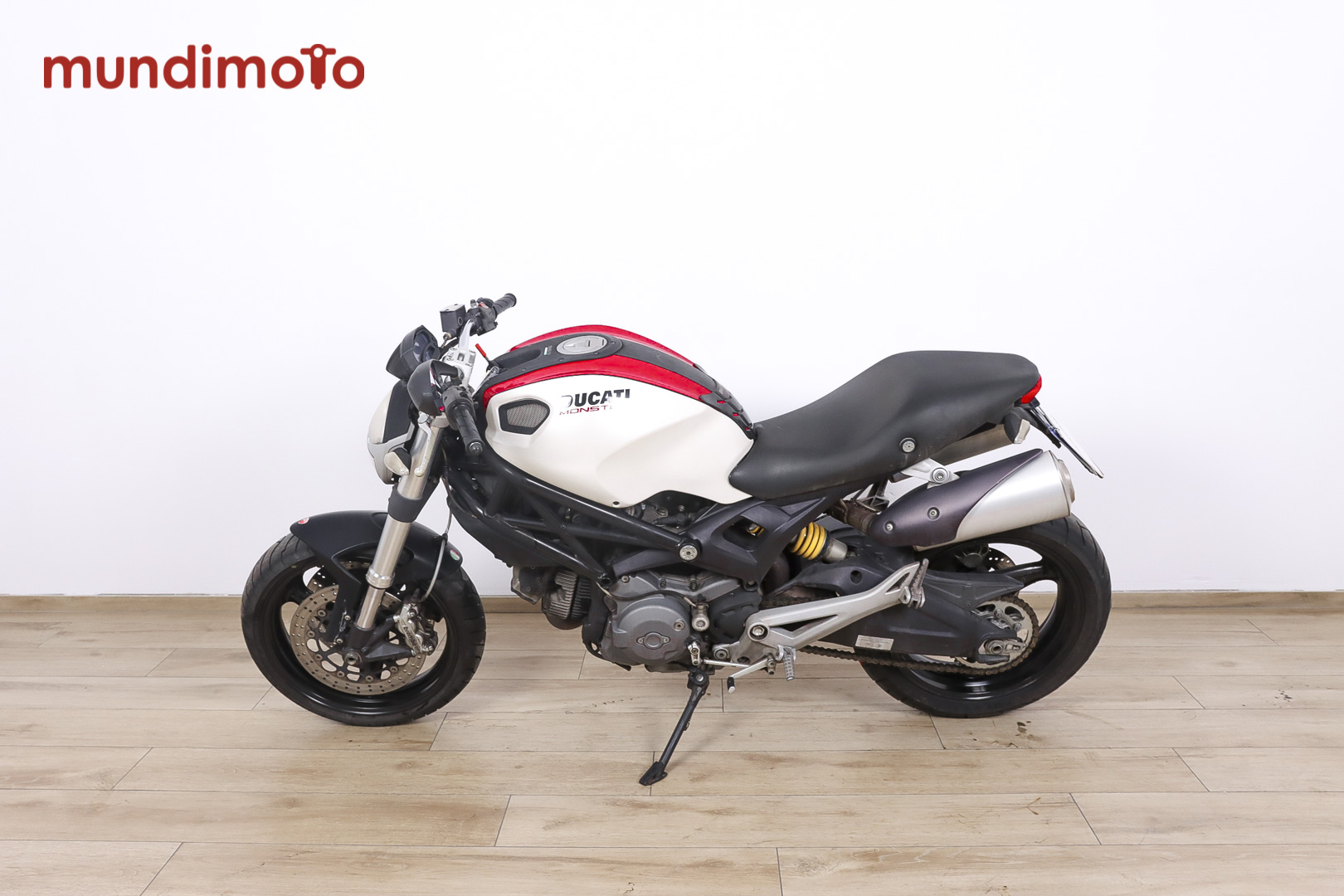 DUCATI MONSTER 696DUCATI5 DUCATI MONSTER 696DUCATI5