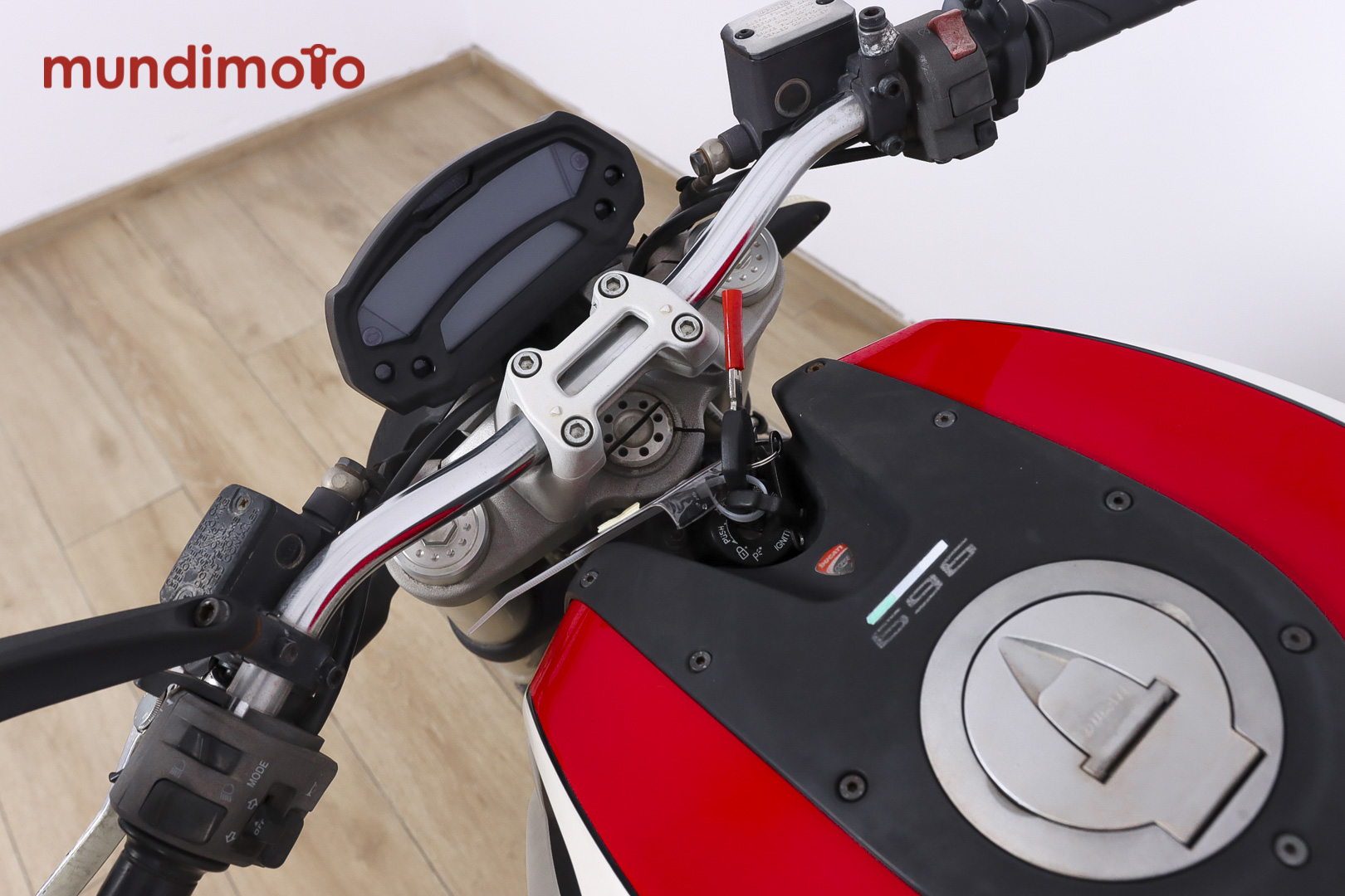 DUCATI MONSTER 696DUCATI9 DUCATI MONSTER 696DUCATI9