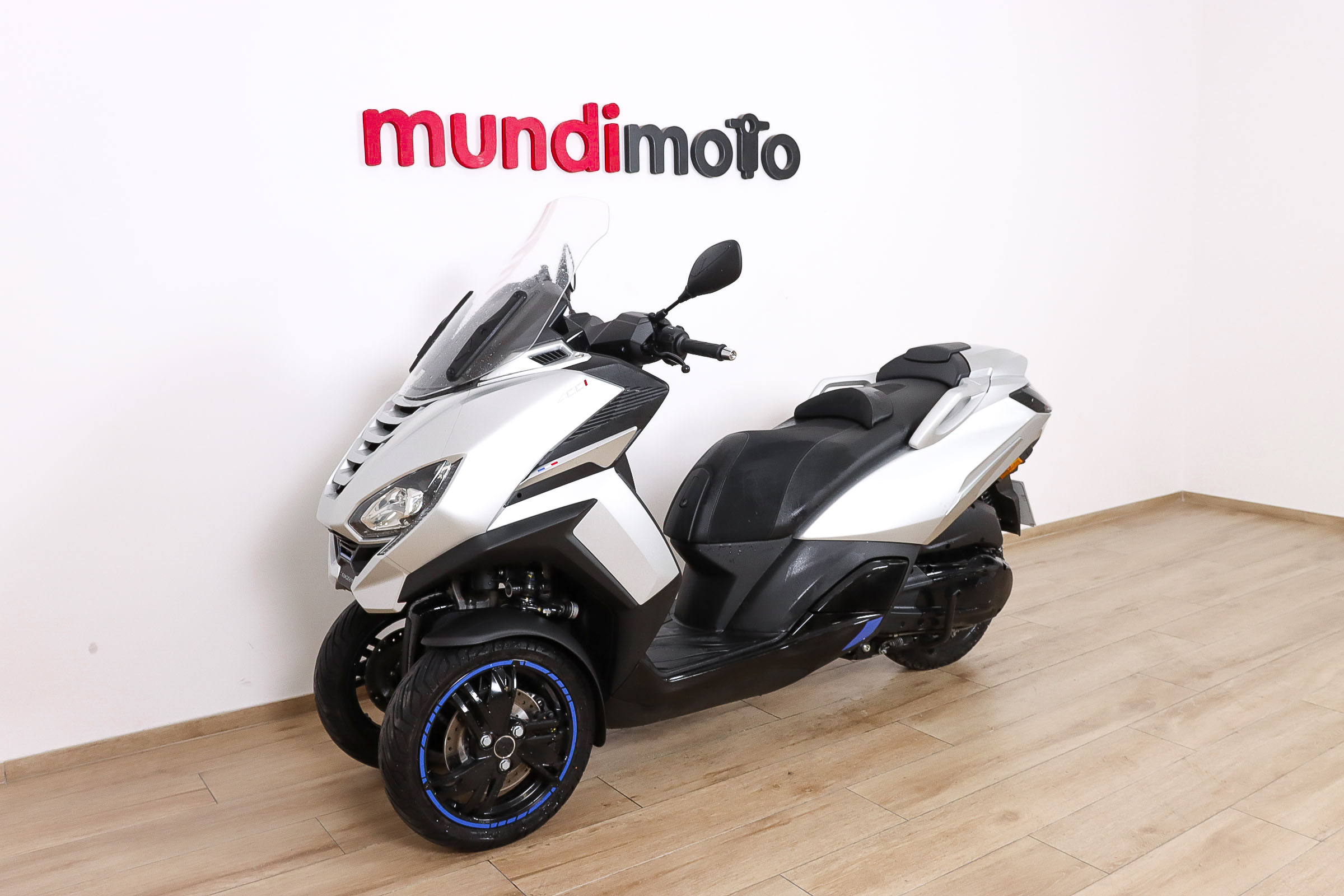 PEUGEOT Metropolis 400 Active promoPEUGEOT8 PEUGEOT Metropolis 400 Active promoPEUGEOT8