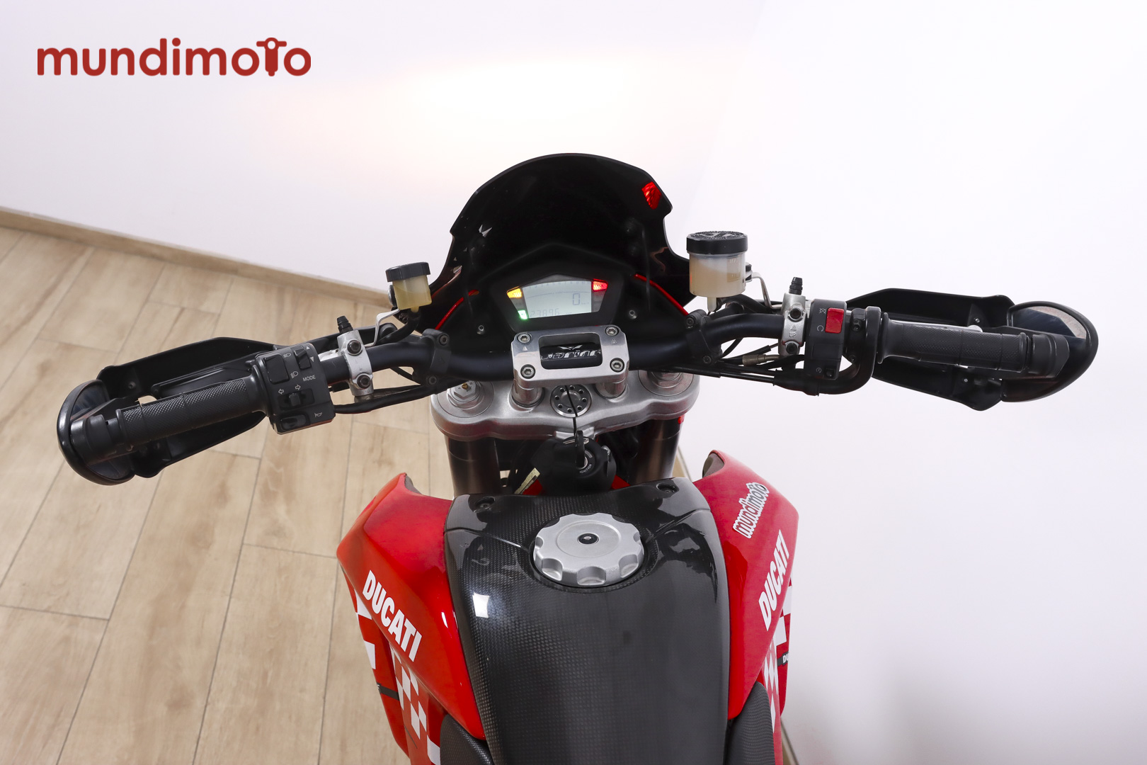 DUCATI HYPERMOTARD 1100DUCATI9 DUCATI HYPERMOTARD 1100DUCATI9