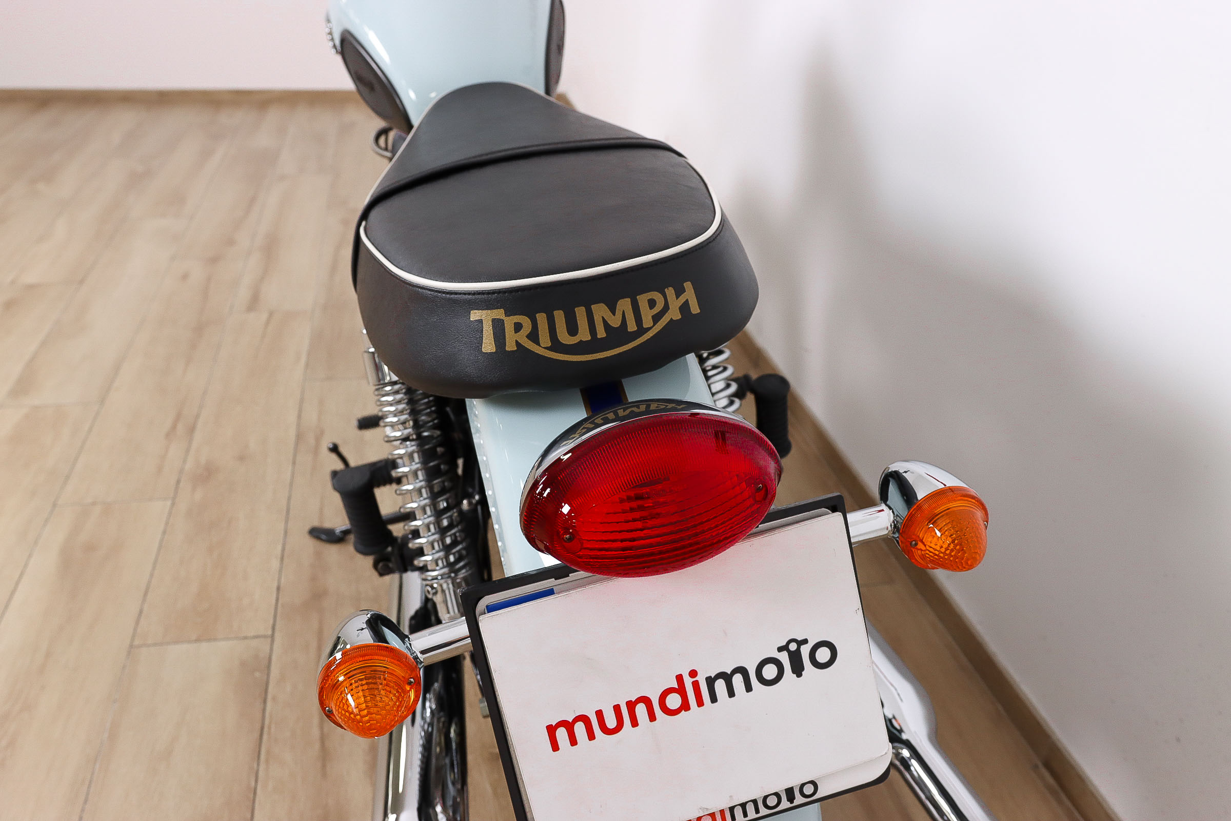 TRIUMPH BONNEVILLE T100TRIUMPH8 TRIUMPH BONNEVILLE T100TRIUMPH8