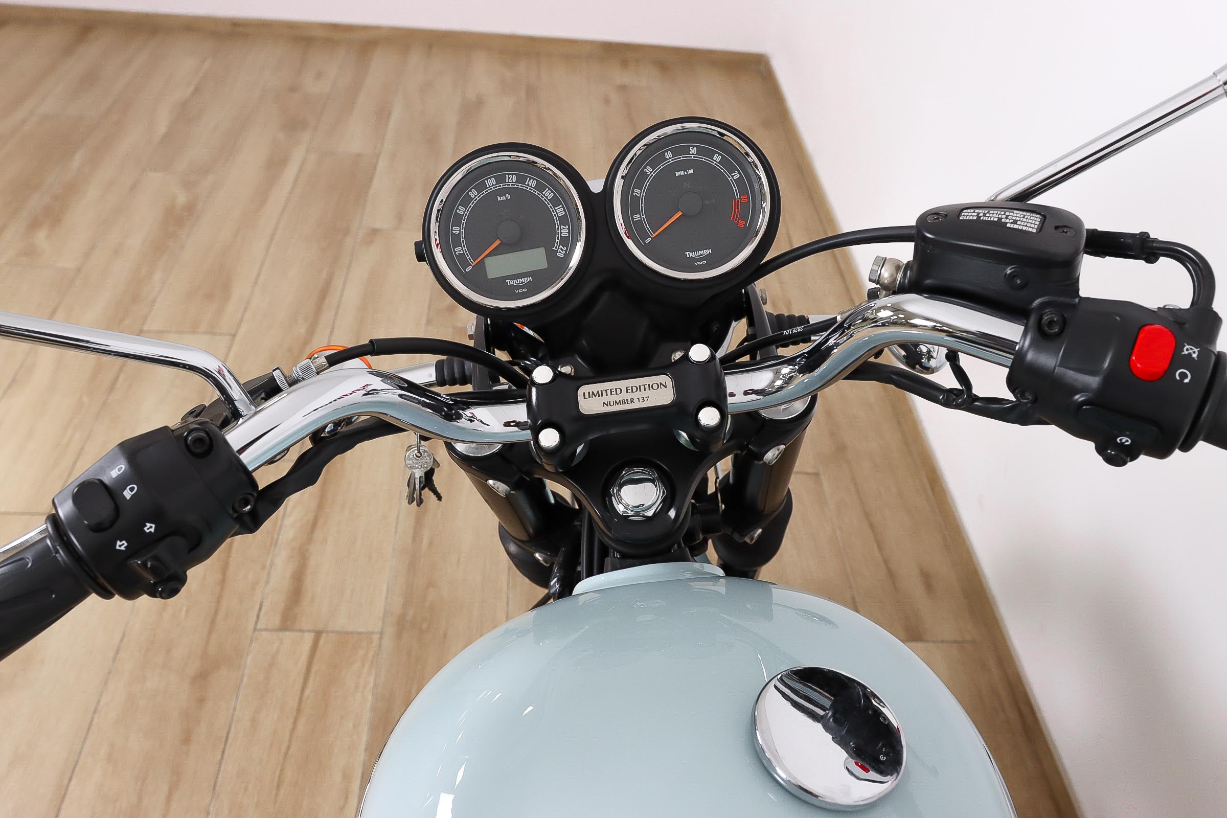 TRIUMPH BONNEVILLE T100TRIUMPH9 TRIUMPH BONNEVILLE T100TRIUMPH9