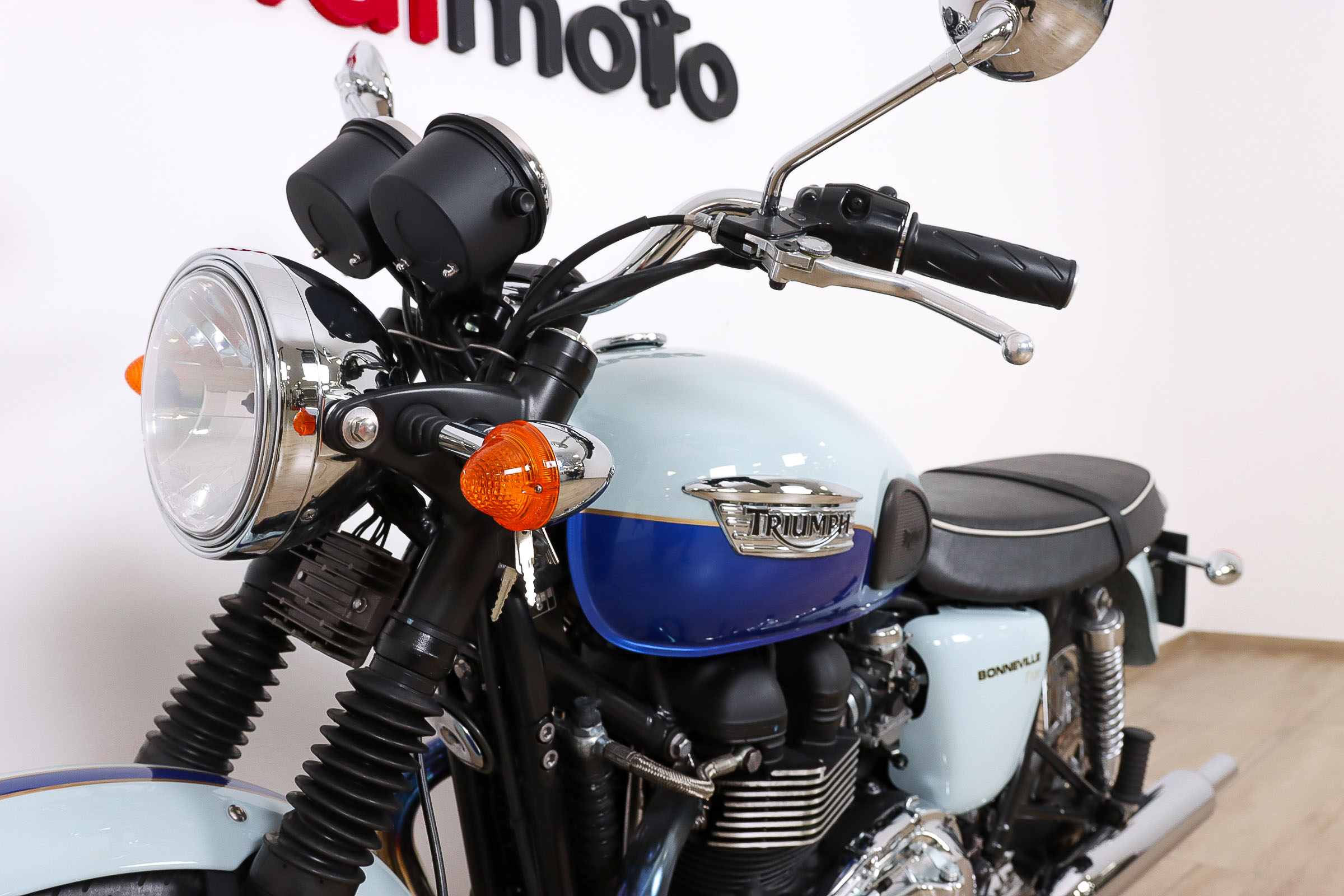 TRIUMPH BONNEVILLE T100TRIUMPH10 TRIUMPH BONNEVILLE T100TRIUMPH10