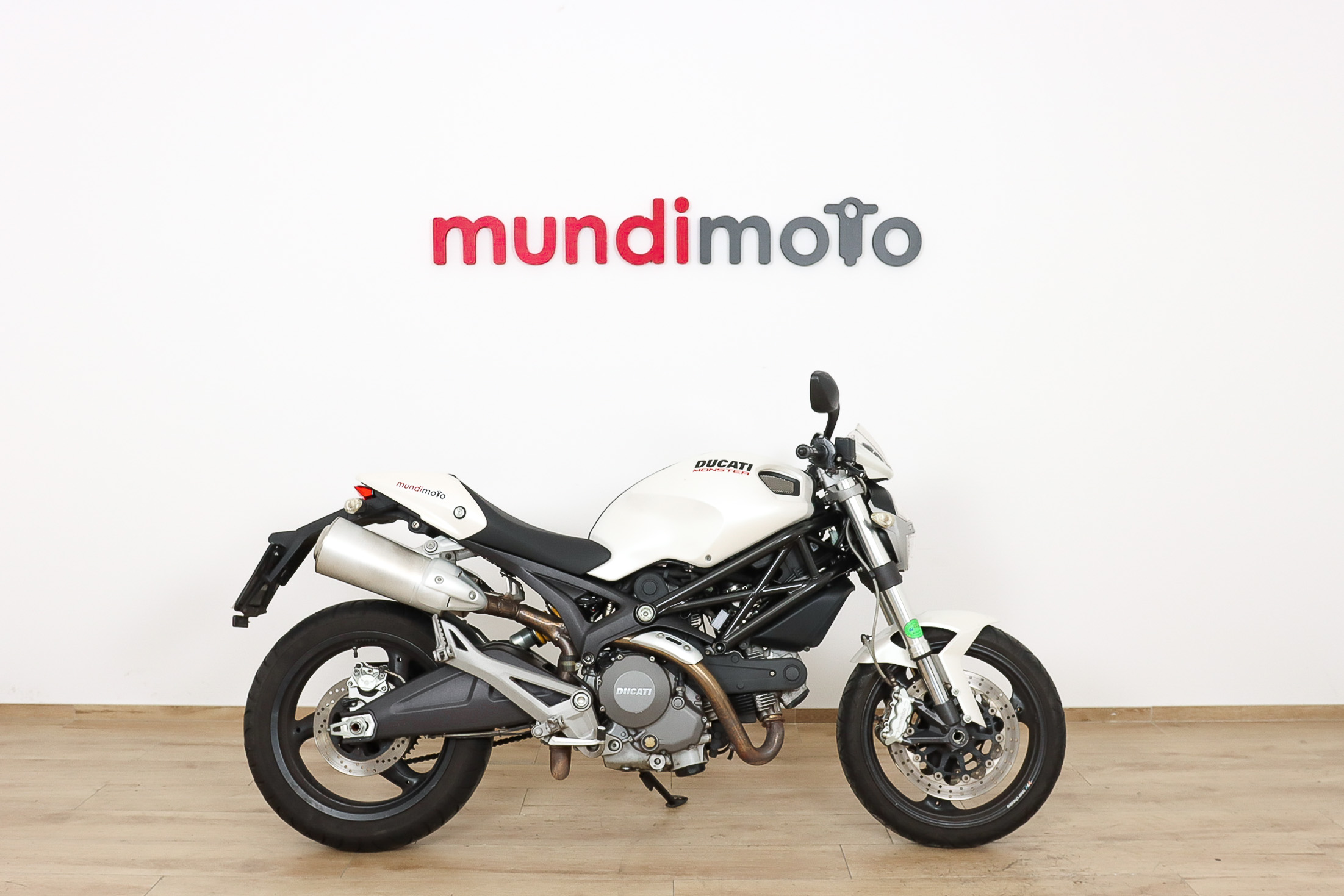 DUCATI MONSTER 696DUCATI0 DUCATI MONSTER 696DUCATI0