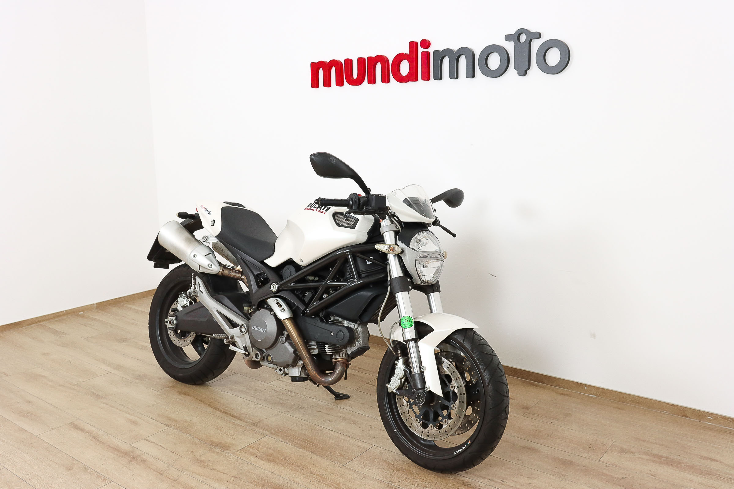 DUCATI MONSTER 696DUCATI2 DUCATI MONSTER 696DUCATI2