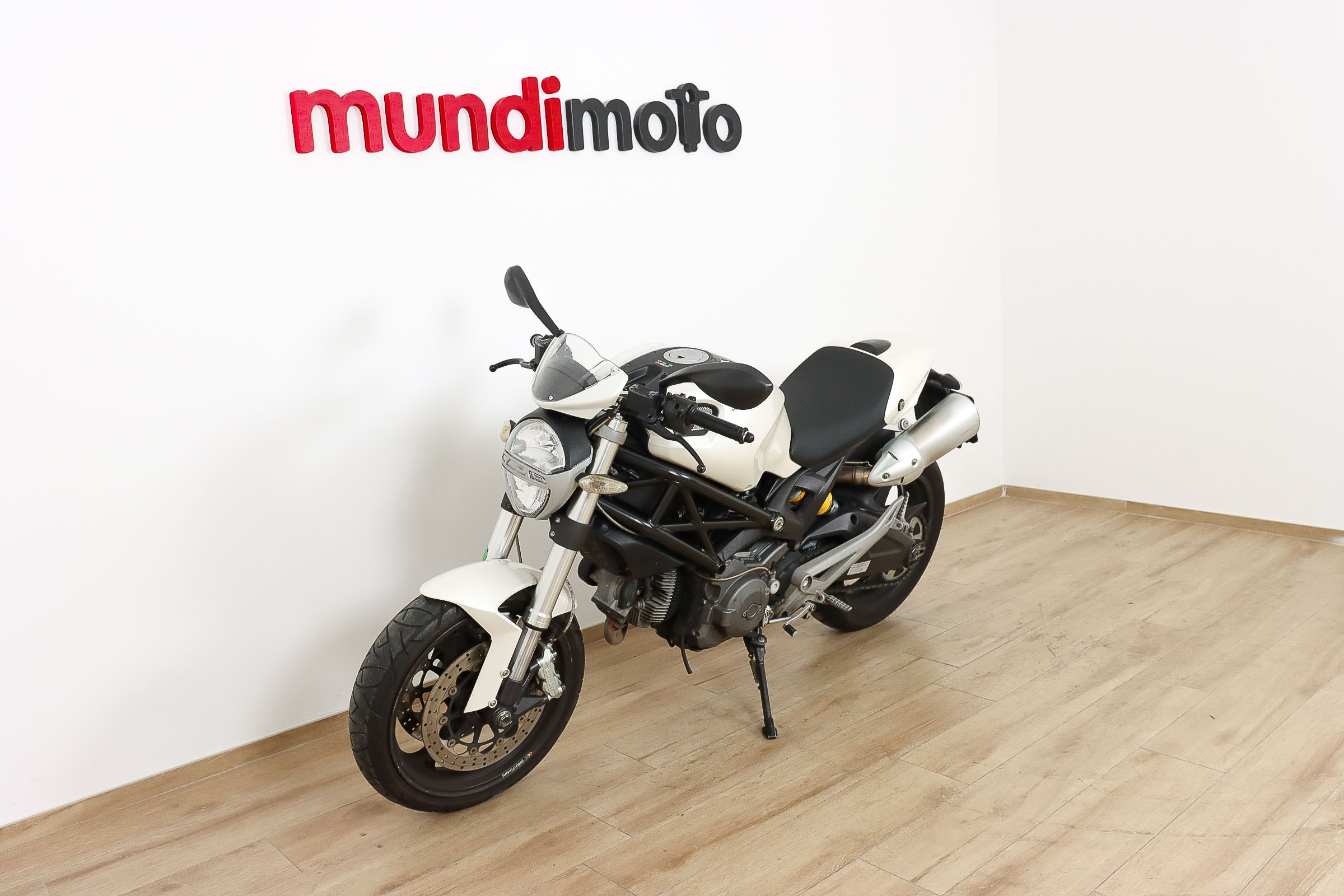 DUCATI MONSTER 696DUCATI8 DUCATI MONSTER 696DUCATI8
