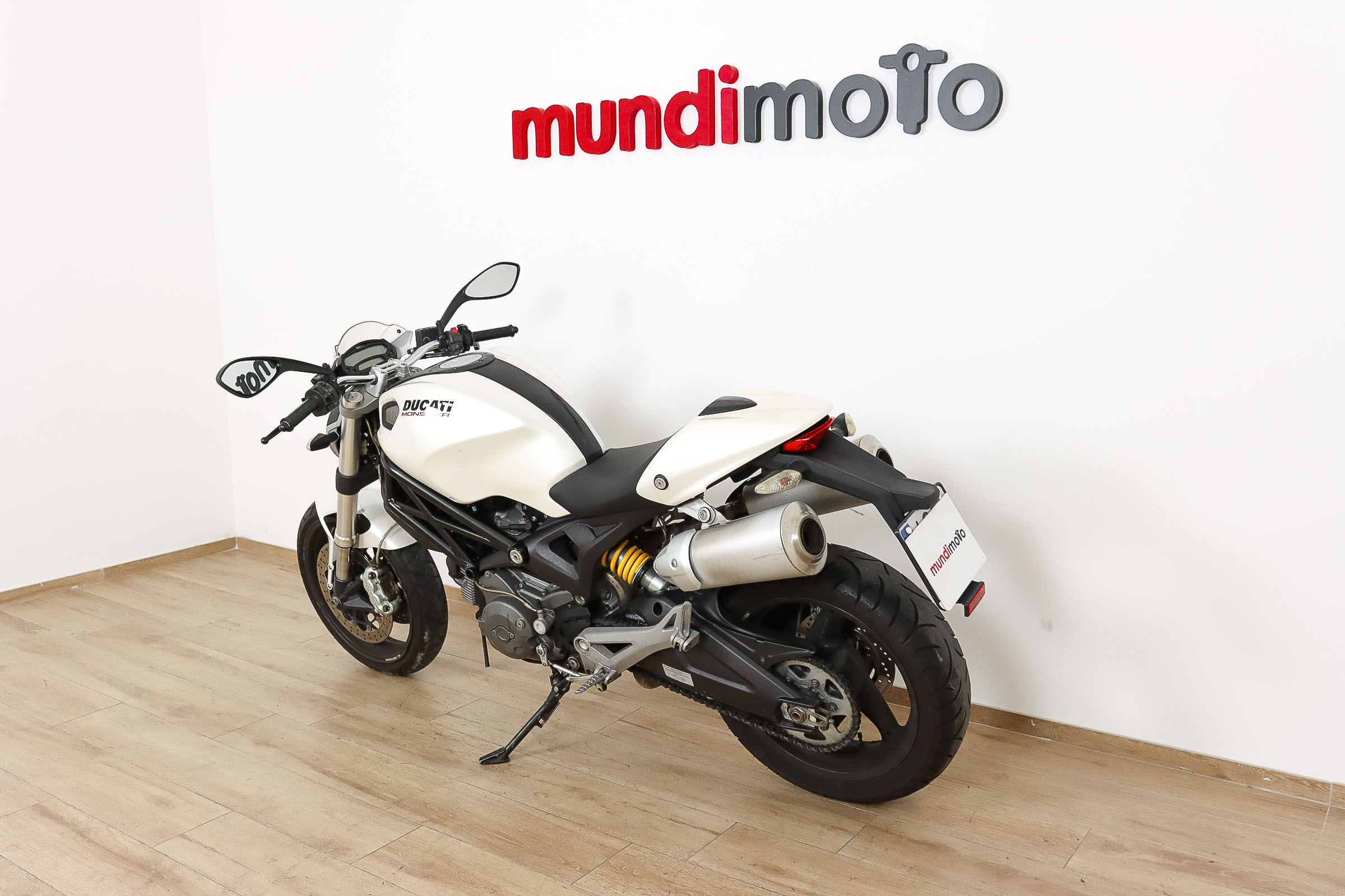 DUCATI MONSTER 696DUCATI9 DUCATI MONSTER 696DUCATI9