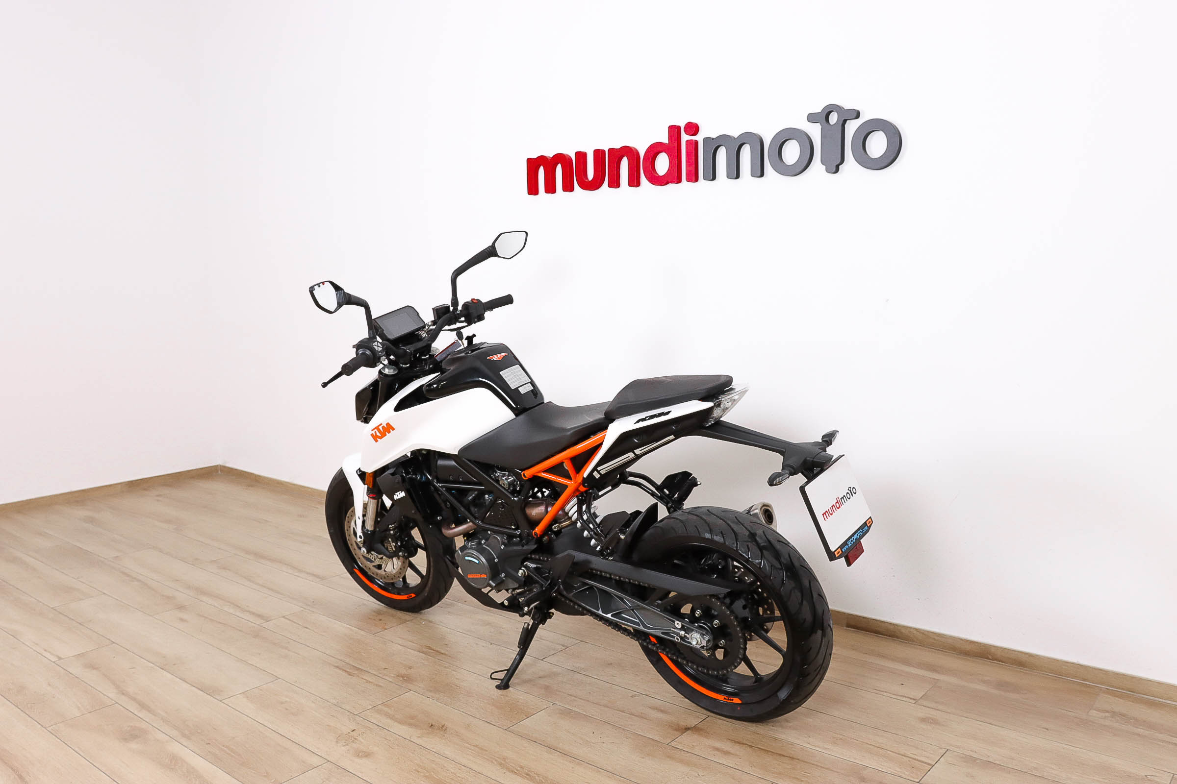 KTM 125 Duke promoKTM8 KTM 125 Duke promoKTM8