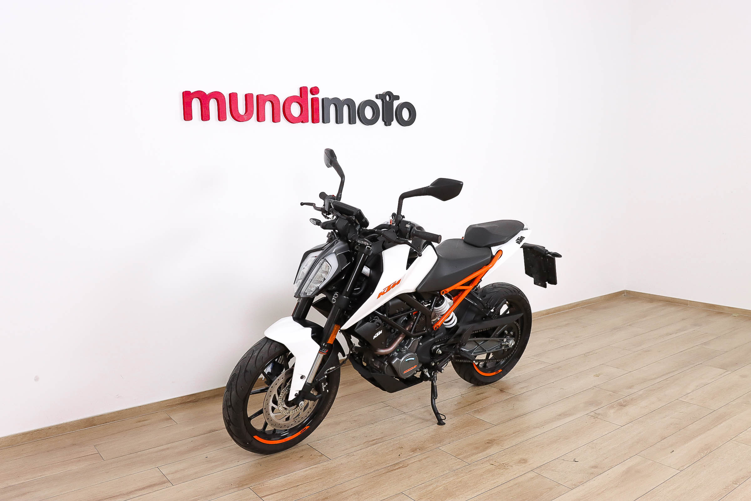 KTM 125 Duke promoKTM9 KTM 125 Duke promoKTM9