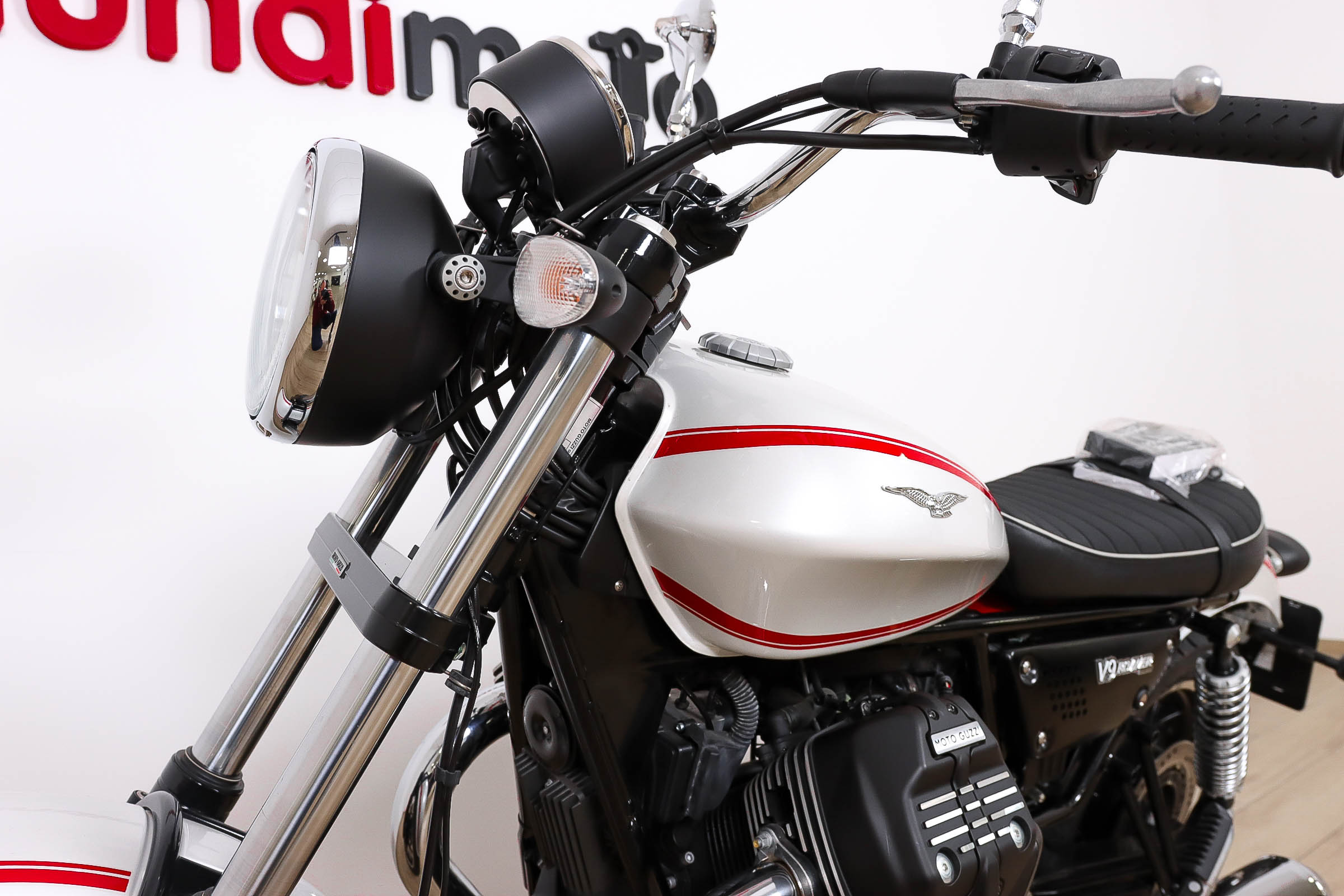 MOTO GUZZI V9 RoamerMOTO GUZZI13 MOTO GUZZI V9 RoamerMOTO GUZZI13