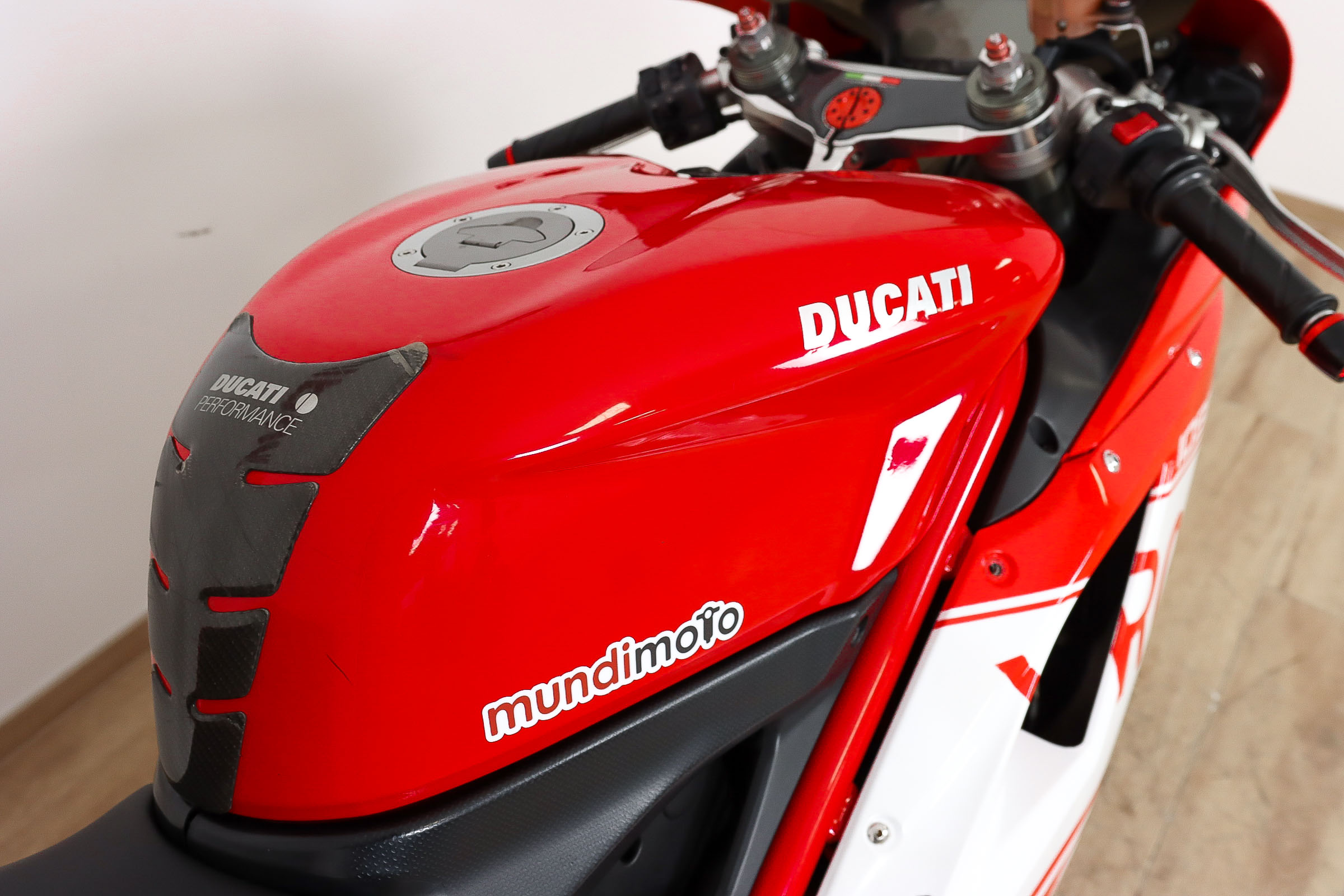 DUCATI 848 SuperbikeDUCATI4 DUCATI 848 SuperbikeDUCATI4