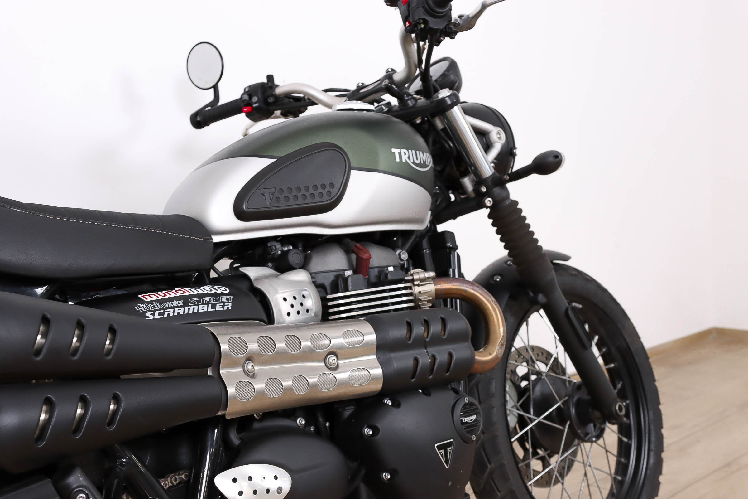 TRIUMPH Street ScramblerTRIUMPH6 TRIUMPH Street ScramblerTRIUMPH6