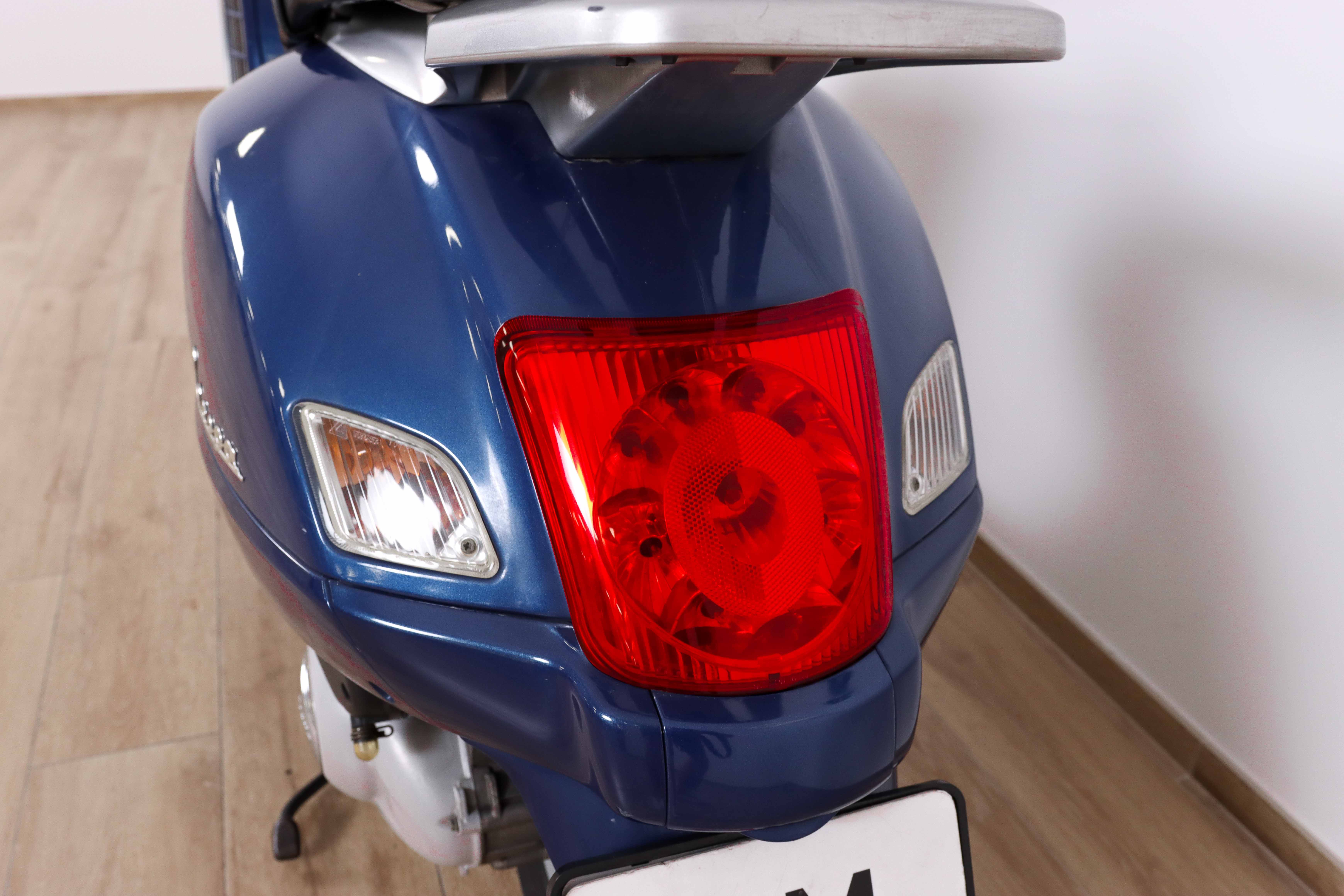 VESPA GTS 125VESPA8 VESPA GTS 125VESPA8