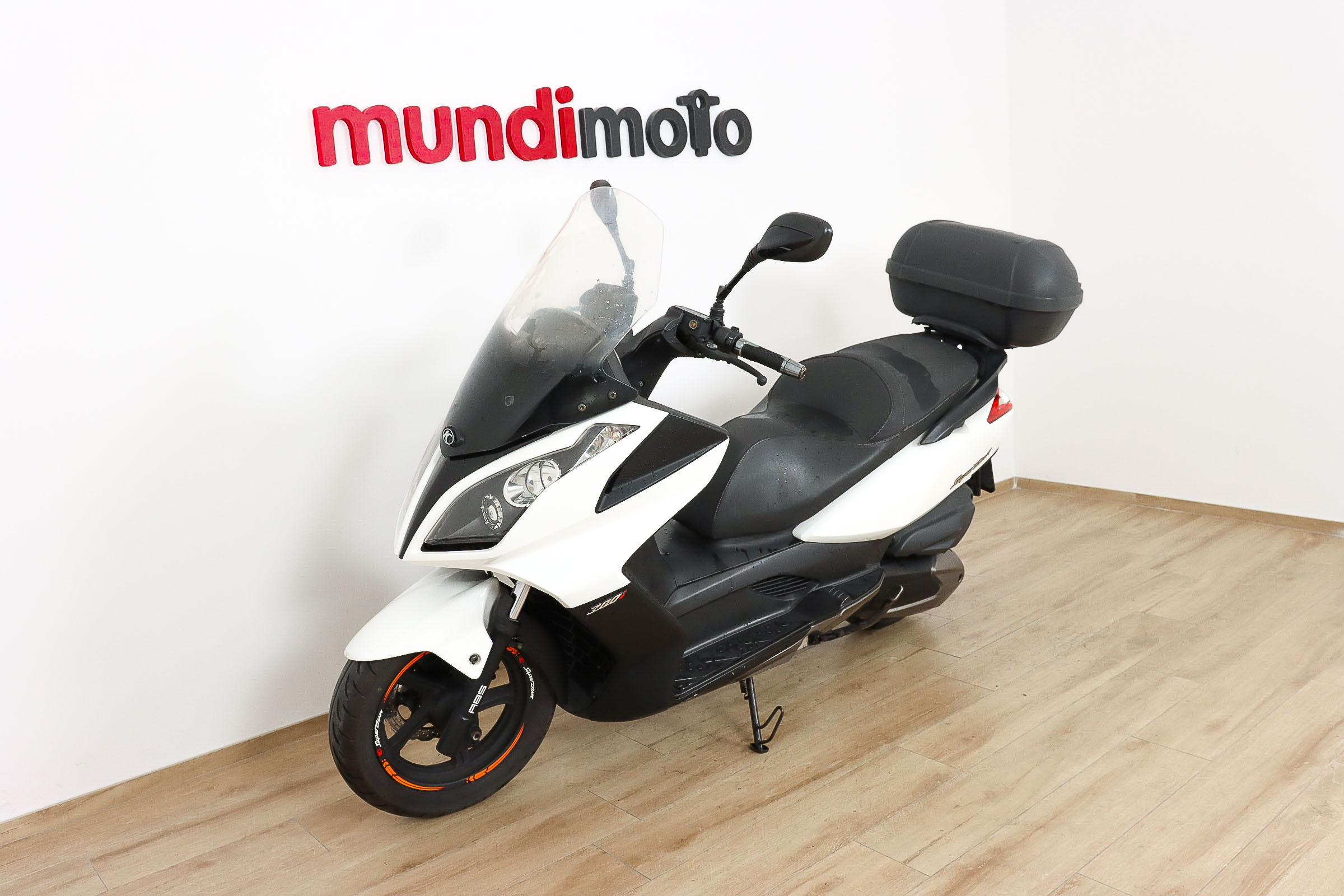 KYMCO Super Dink 300iKYMCO7 KYMCO Super Dink 300iKYMCO7