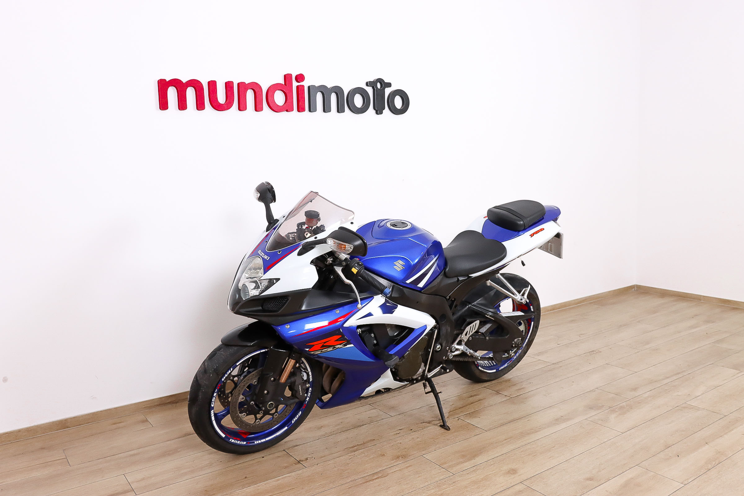 SUZUKI GSX R600SUZUKI9 SUZUKI GSX R600SUZUKI9