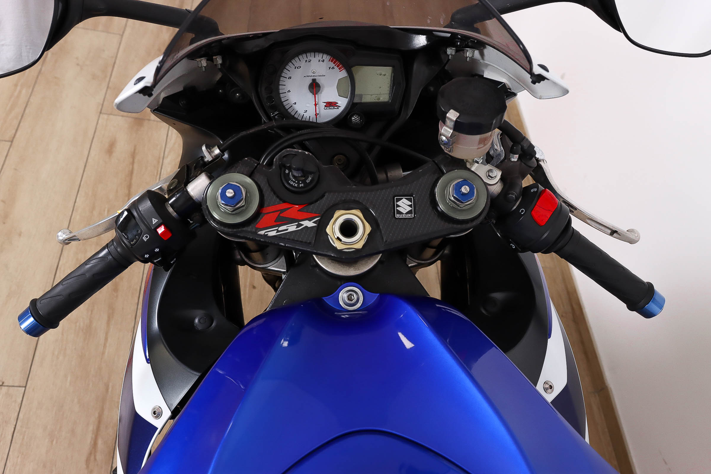 SUZUKI GSX R600SUZUKI11 SUZUKI GSX R600SUZUKI11