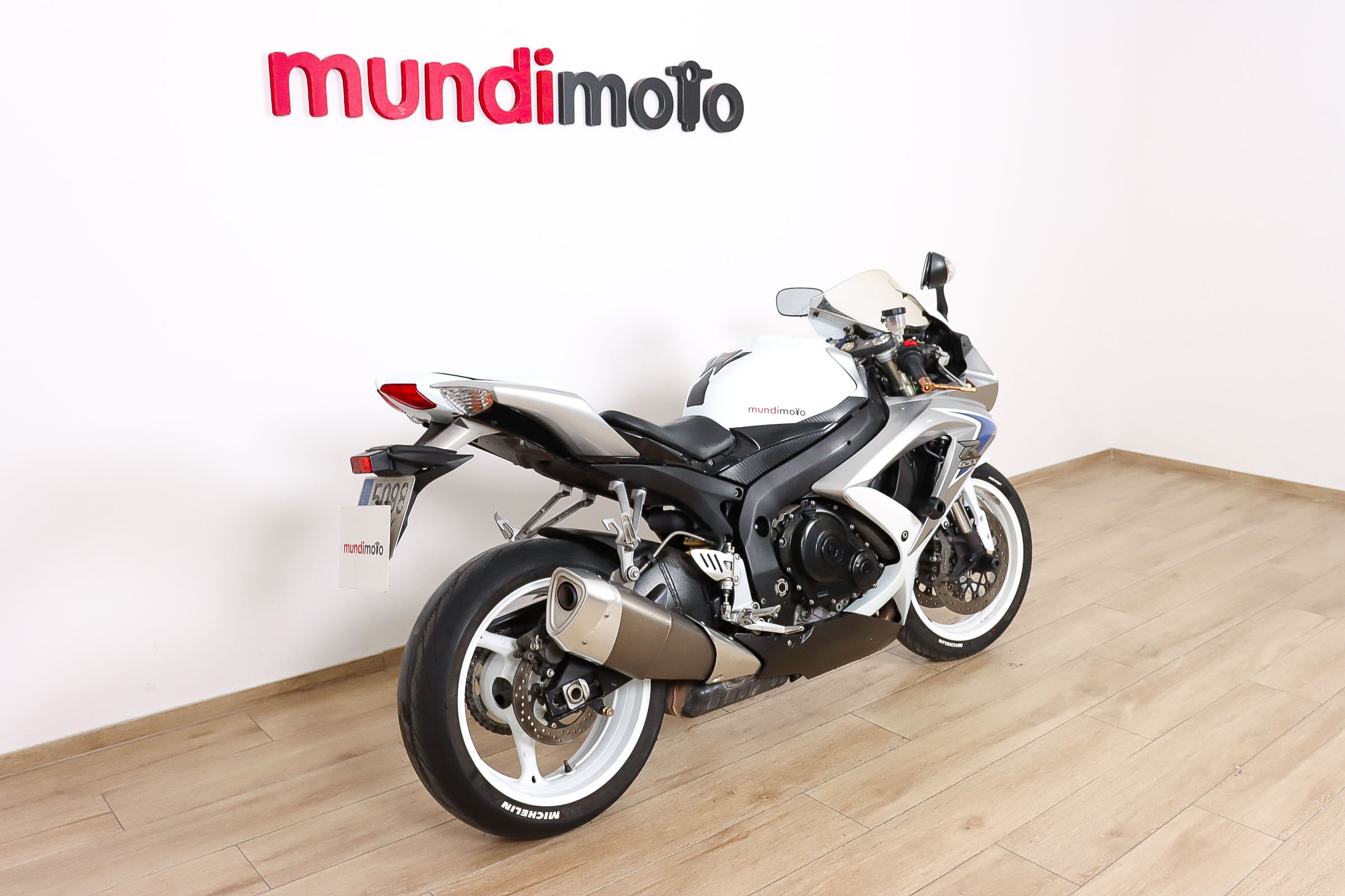 SUZUKI GSX R600SUZUKI1 SUZUKI GSX R600SUZUKI1