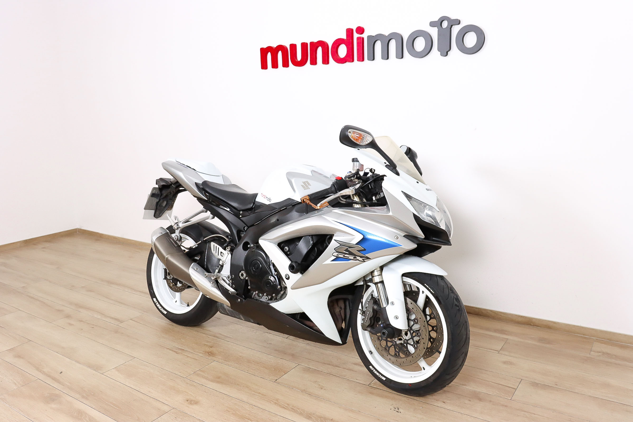 SUZUKI GSX R600SUZUKI2 SUZUKI GSX R600SUZUKI2