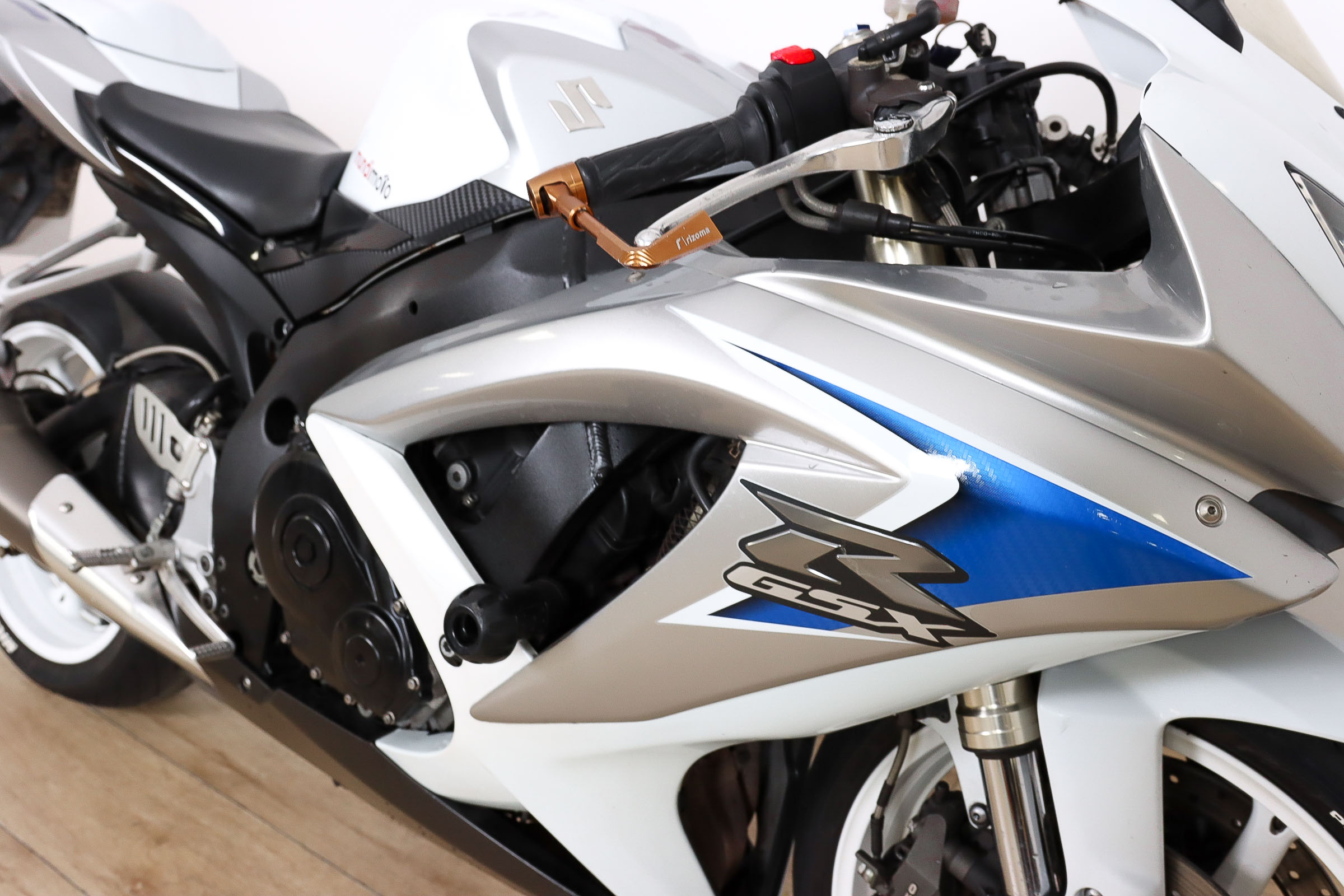 SUZUKI GSX R600SUZUKI4 SUZUKI GSX R600SUZUKI4