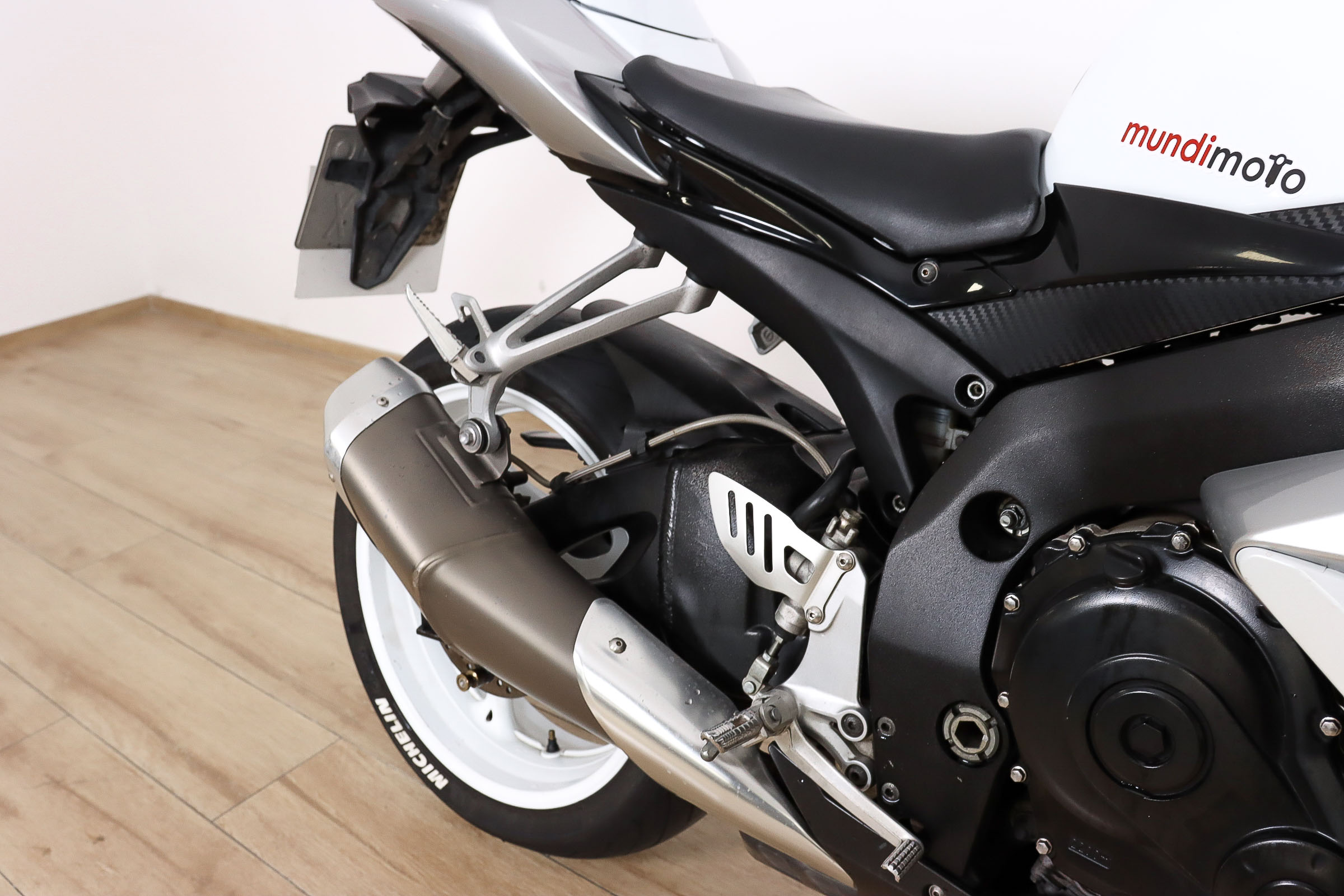 SUZUKI GSX R600SUZUKI5 SUZUKI GSX R600SUZUKI5