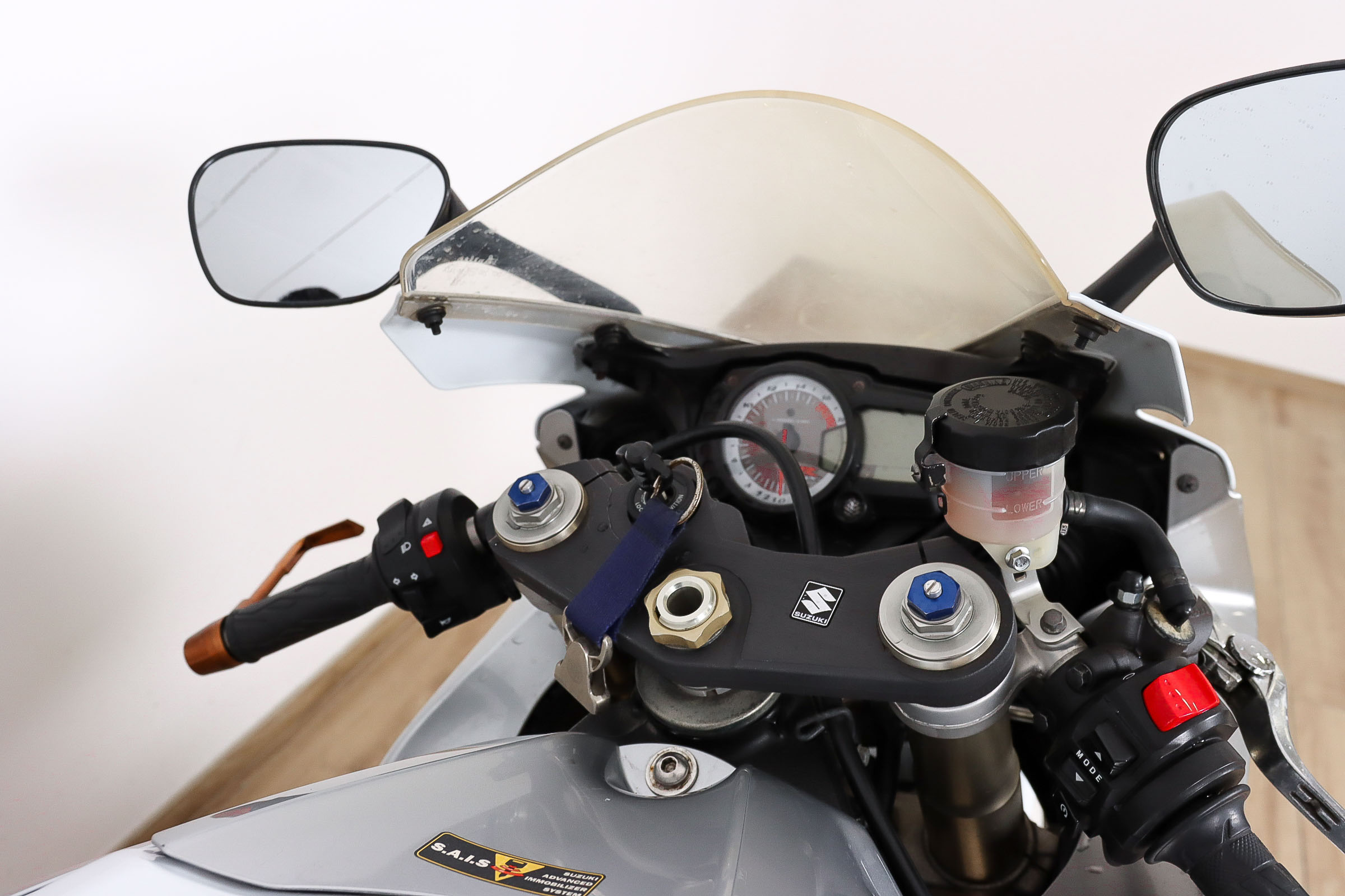 SUZUKI GSX R600SUZUKI8 SUZUKI GSX R600SUZUKI8