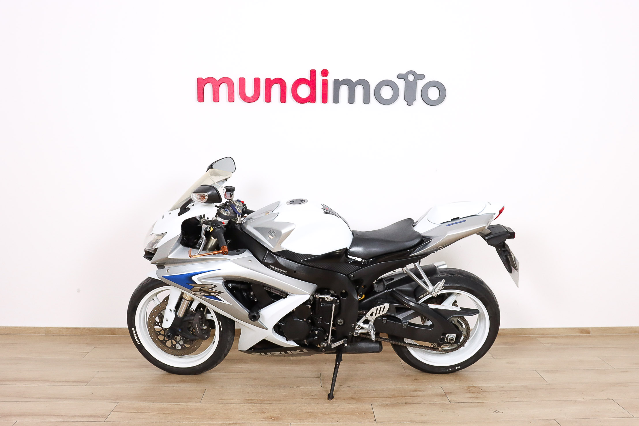SUZUKI GSX R600SUZUKI9 SUZUKI GSX R600SUZUKI9