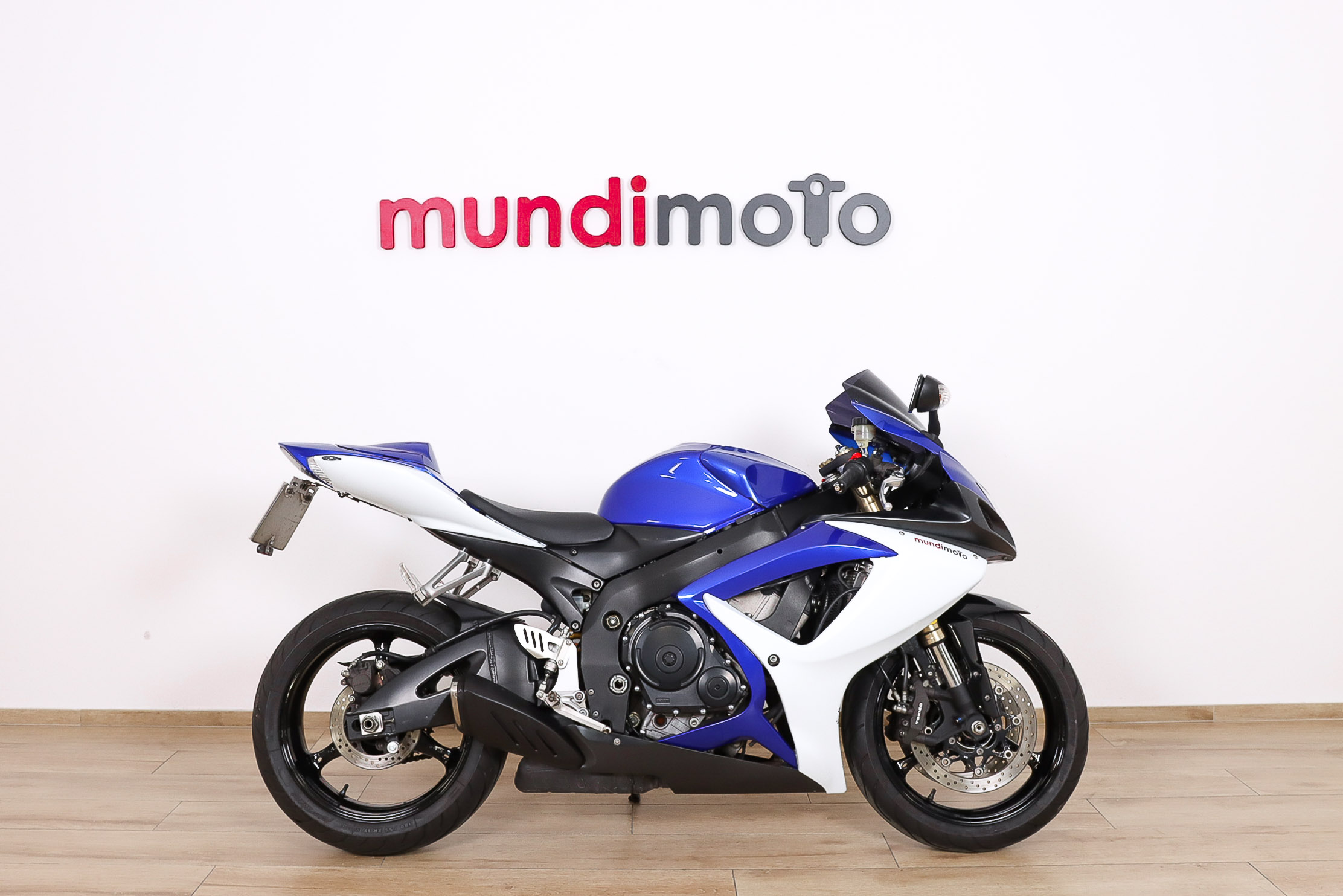 SUZUKI GSX R600SUZUKI0 SUZUKI GSX R600SUZUKI0