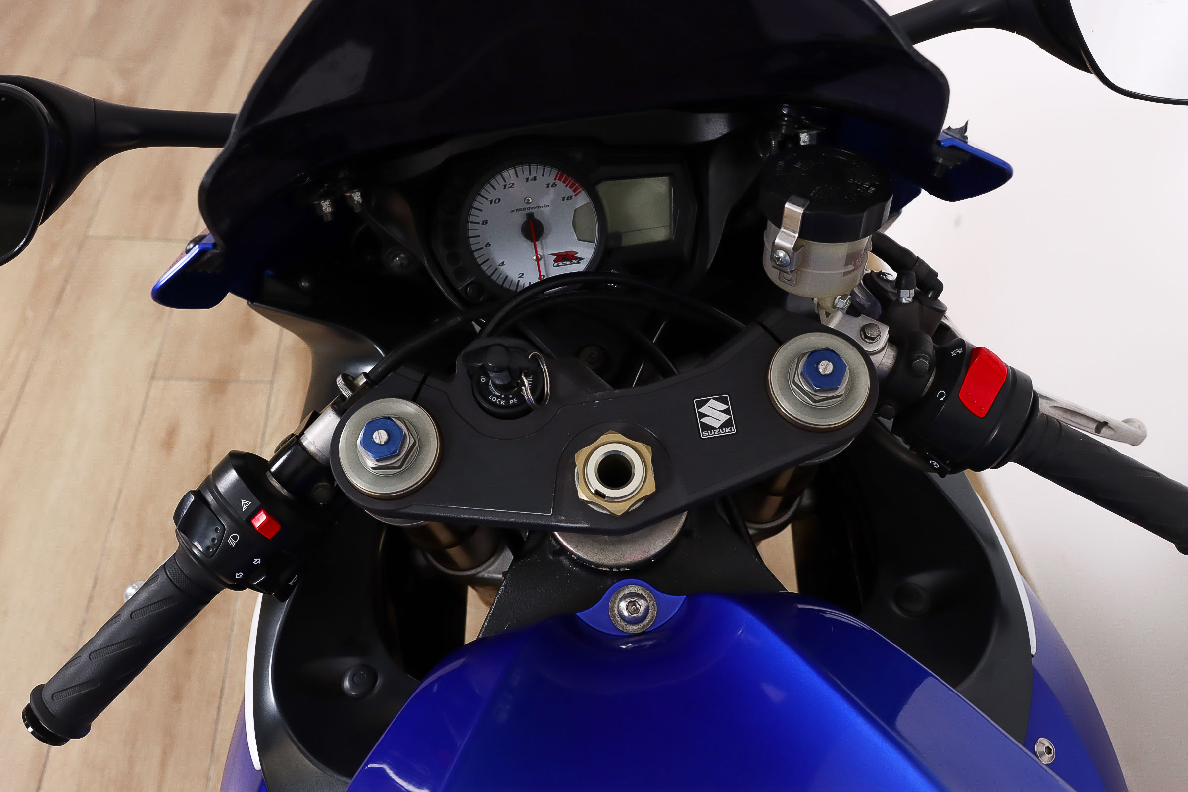 SUZUKI GSX R600SUZUKI10 SUZUKI GSX R600SUZUKI10