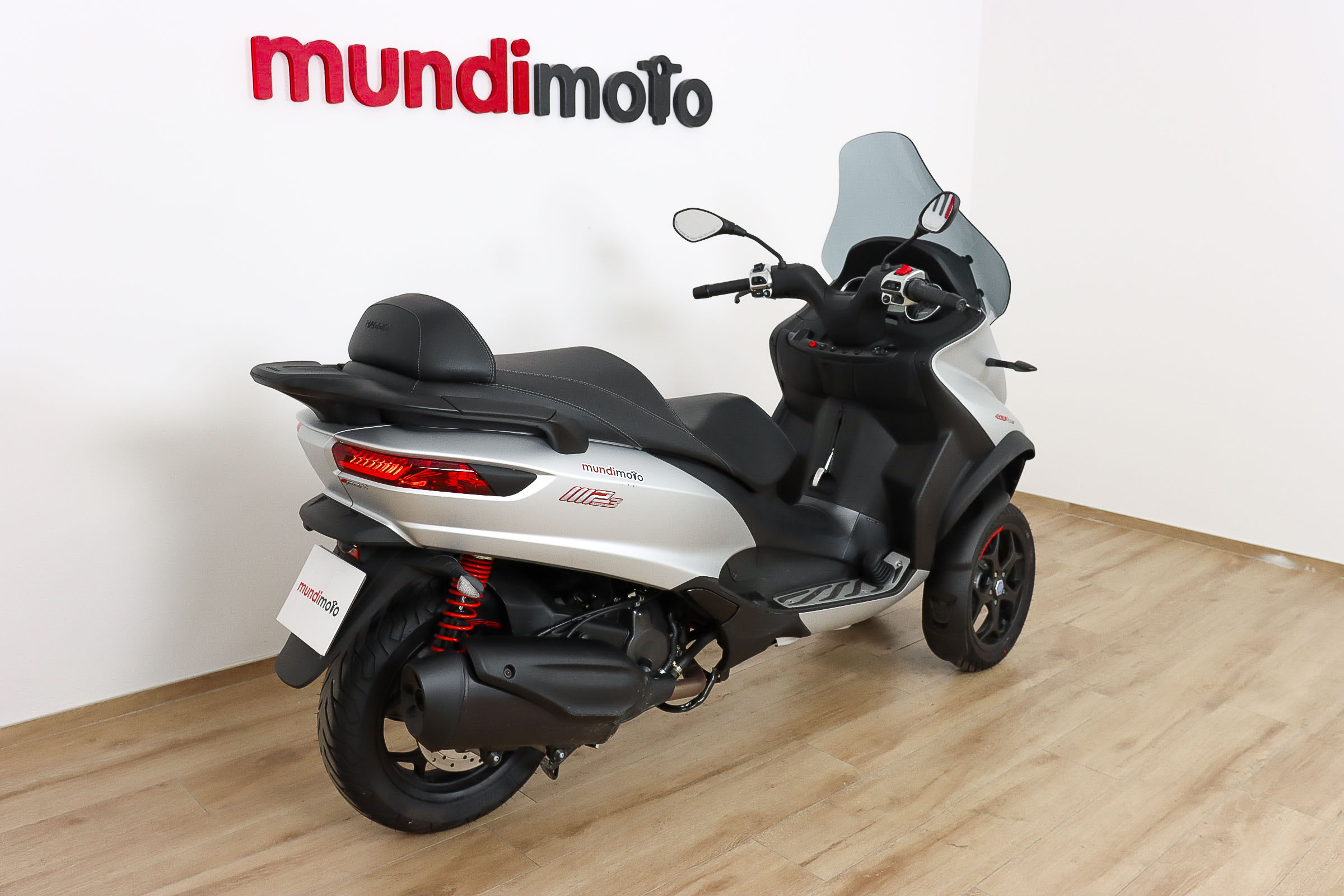 PIAGGIO MP3 350 ABS/ASR promoPIAGGIO1 PIAGGIO MP3 350 ABS/ASR promoPIAGGIO1