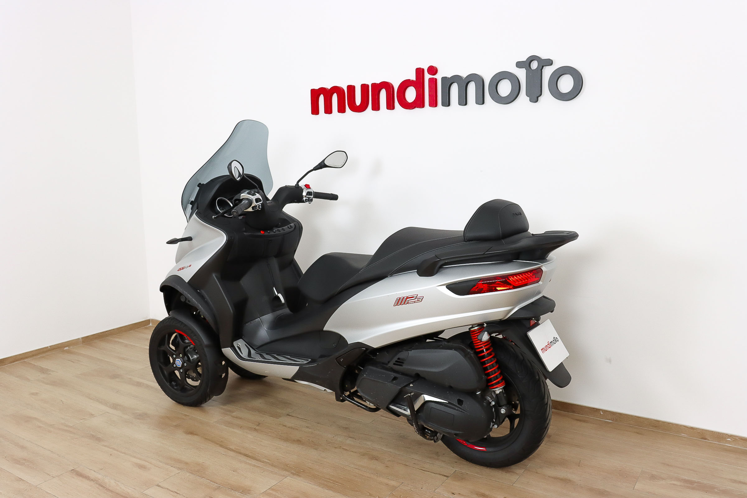 PIAGGIO MP3 350 ABS/ASR promoPIAGGIO10 PIAGGIO MP3 350 ABS/ASR promoPIAGGIO10