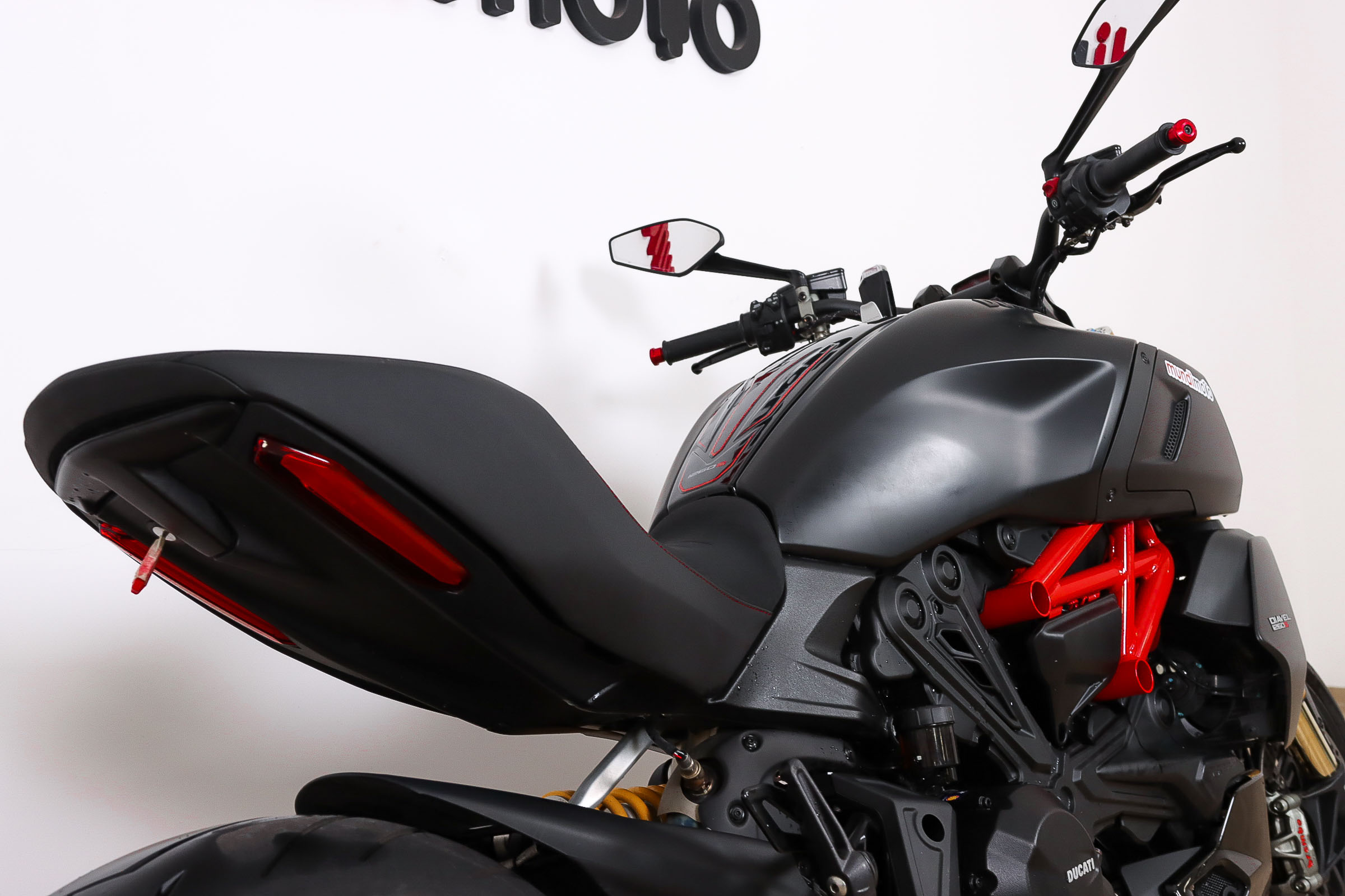 DUCATI Diavel SDUCATI6 DUCATI Diavel SDUCATI6