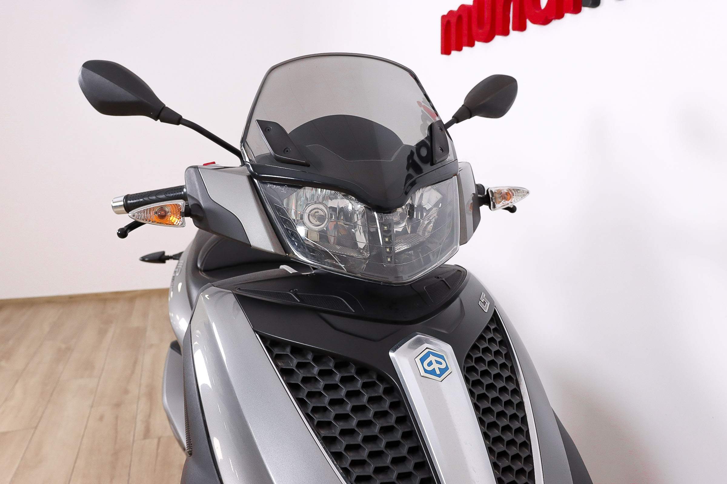 PIAGGIO MP3 300 Yourban promoPIAGGIO3 PIAGGIO MP3 300 Yourban promoPIAGGIO3