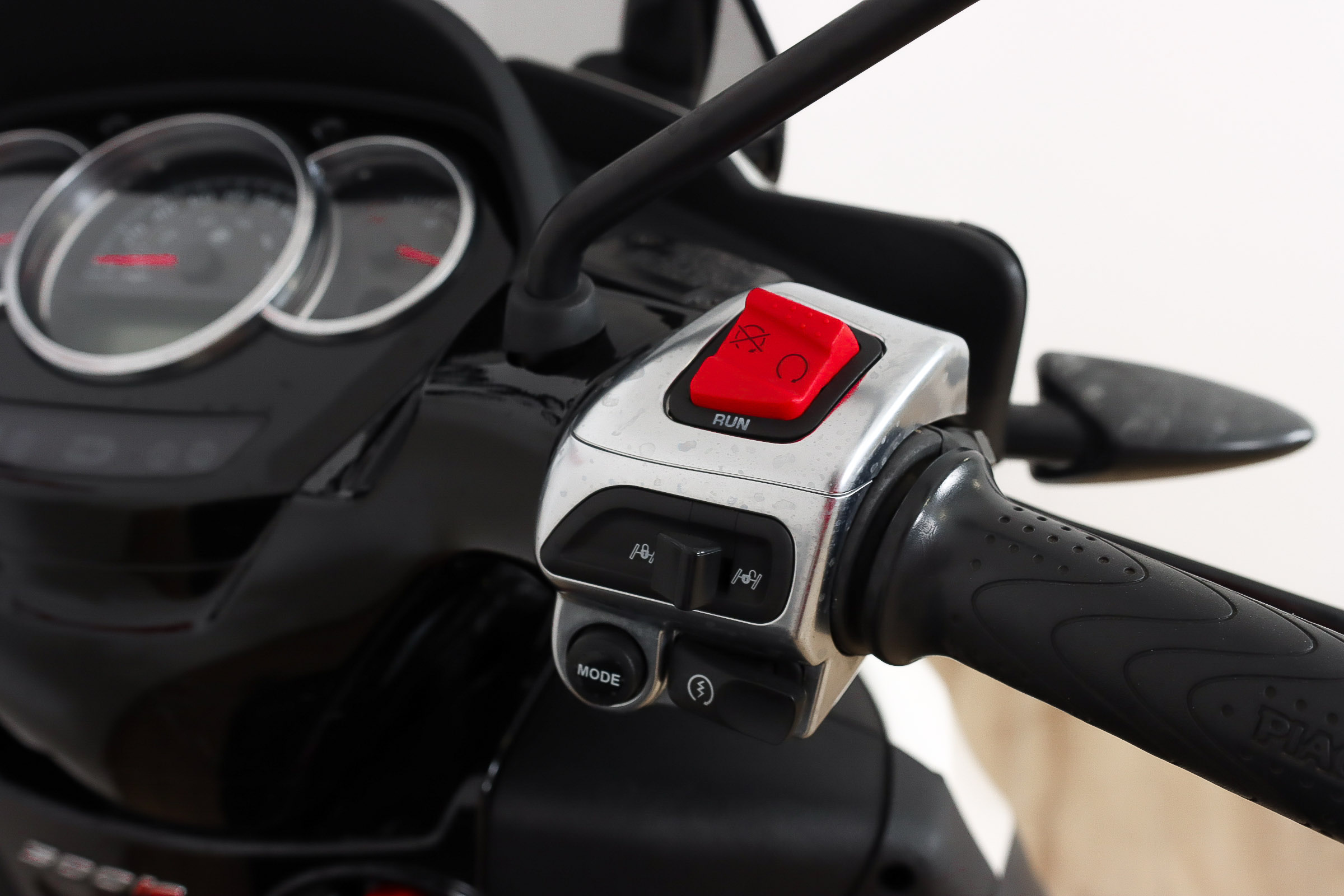 PIAGGIO MP3 300 Yourban LT SportPIAGGIO8 PIAGGIO MP3 300 Yourban LT SportPIAGGIO8