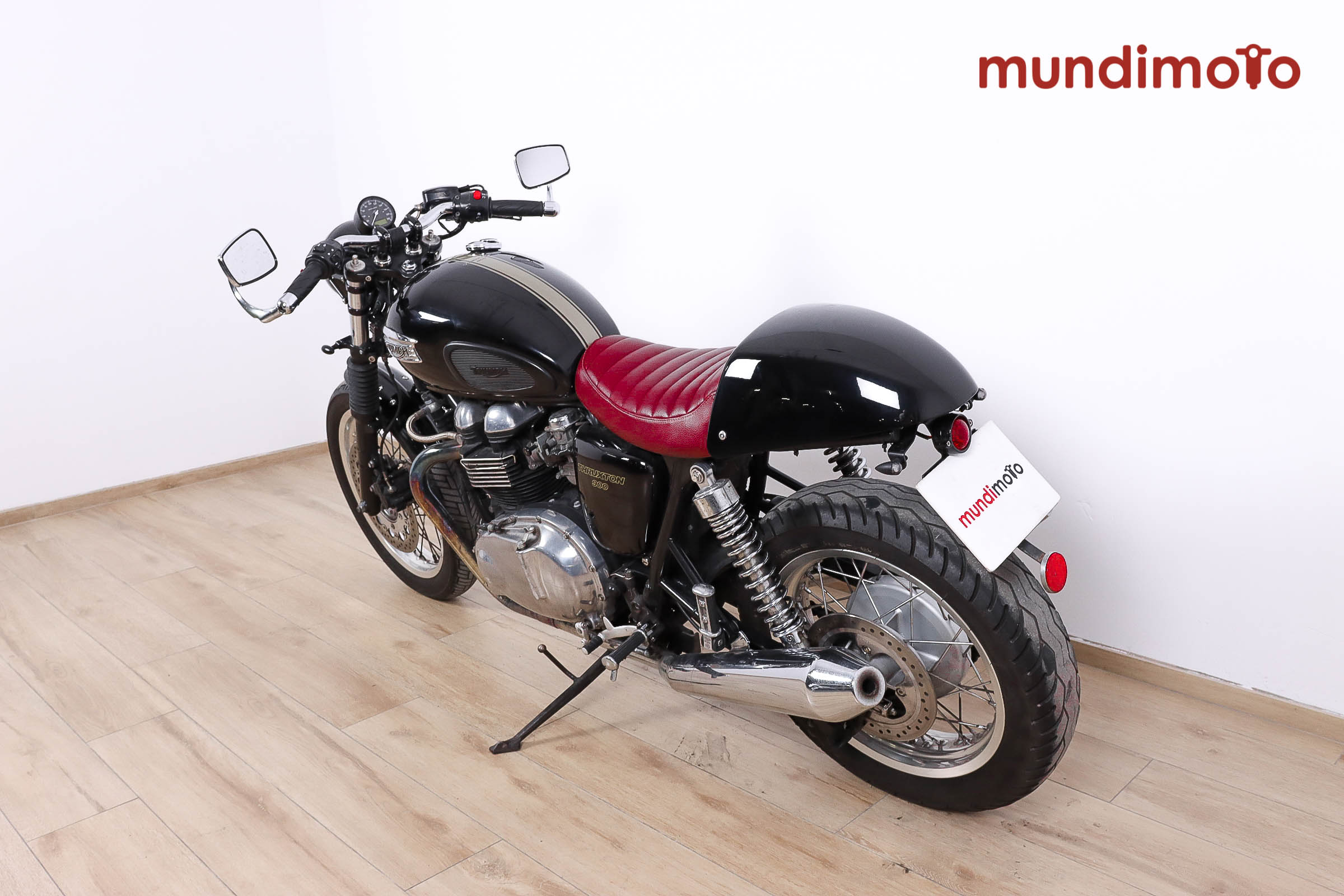 TRIUMPH Thruxton EFI promoTRIUMPH6 TRIUMPH Thruxton EFI promoTRIUMPH6