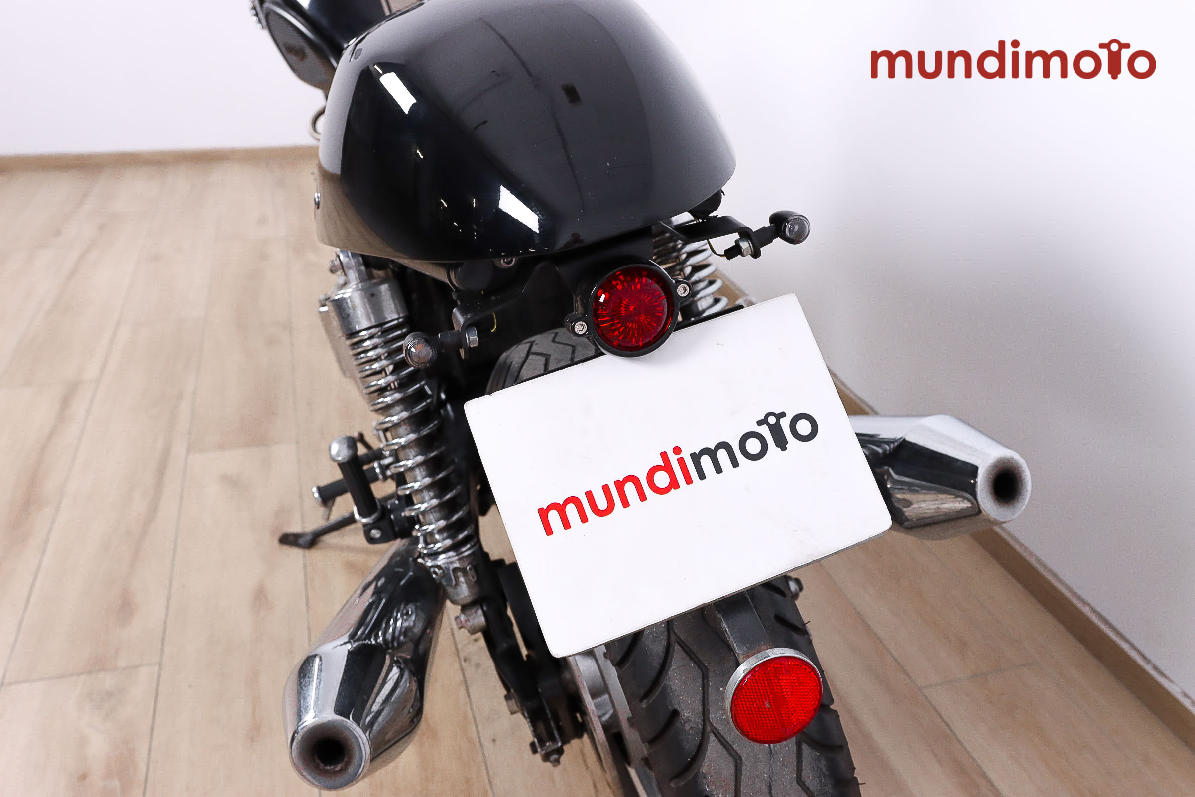 TRIUMPH Thruxton EFI promoTRIUMPH8 TRIUMPH Thruxton EFI promoTRIUMPH8