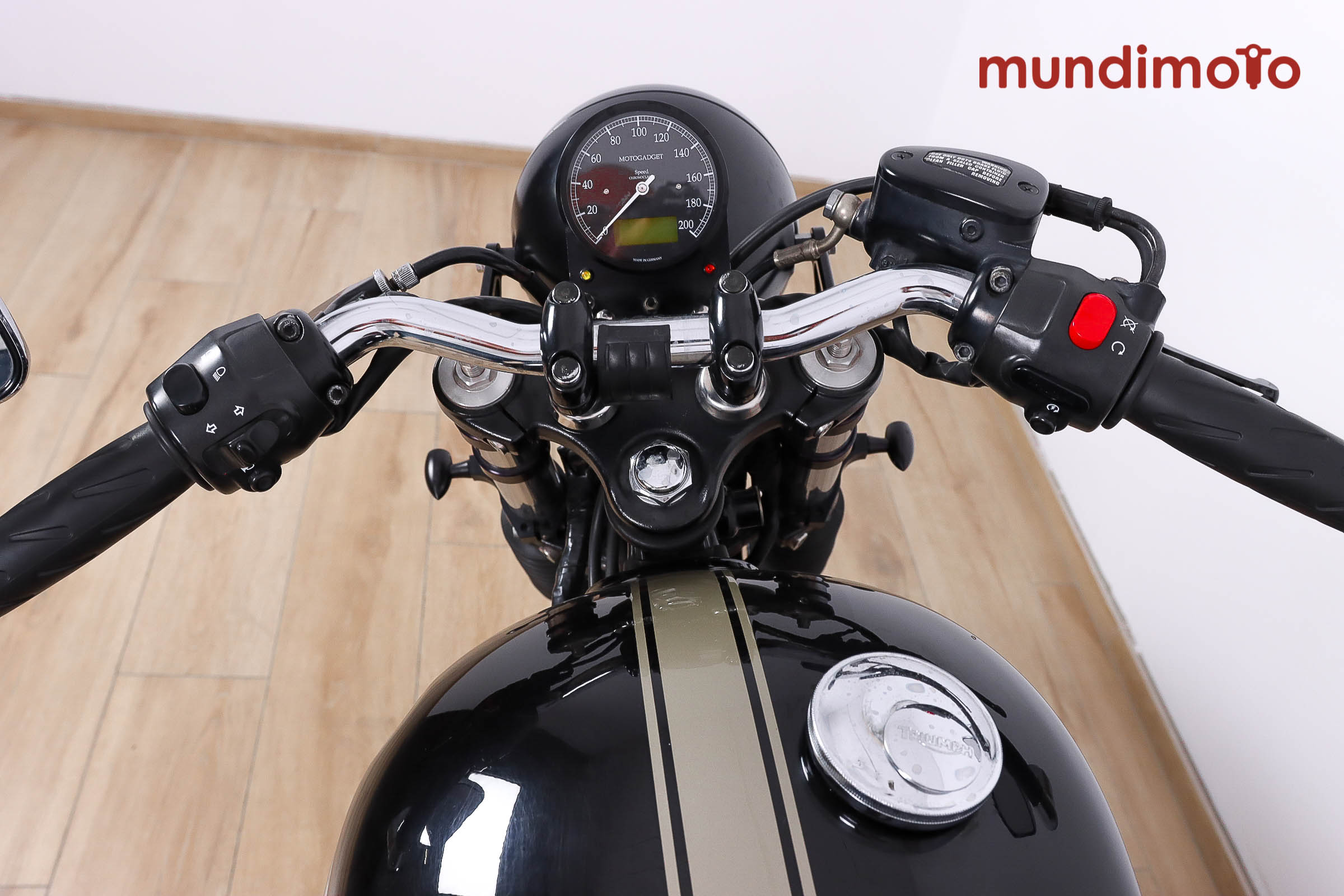 TRIUMPH Thruxton EFI promoTRIUMPH9 TRIUMPH Thruxton EFI promoTRIUMPH9