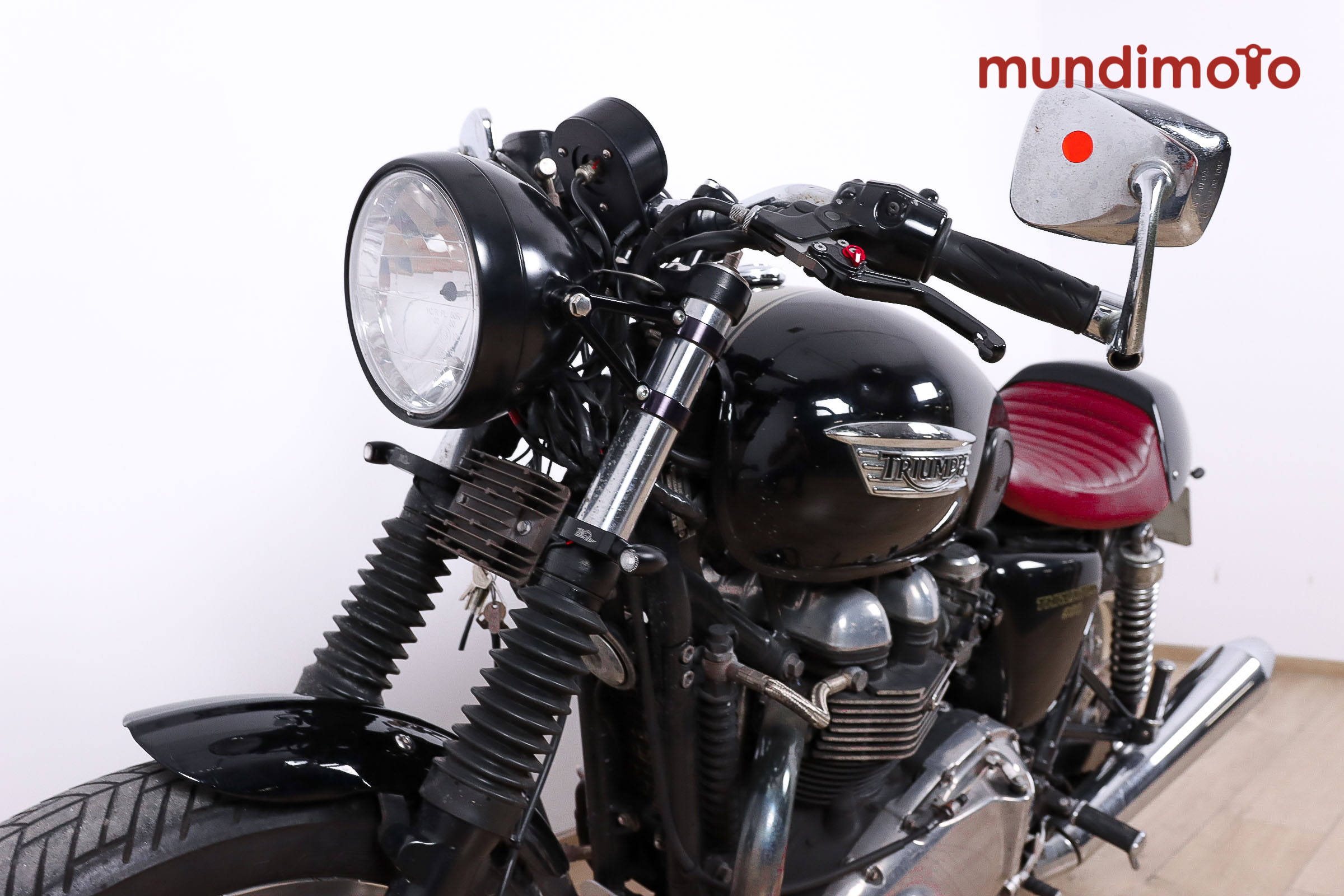 TRIUMPH Thruxton EFI promoTRIUMPH10 TRIUMPH Thruxton EFI promoTRIUMPH10