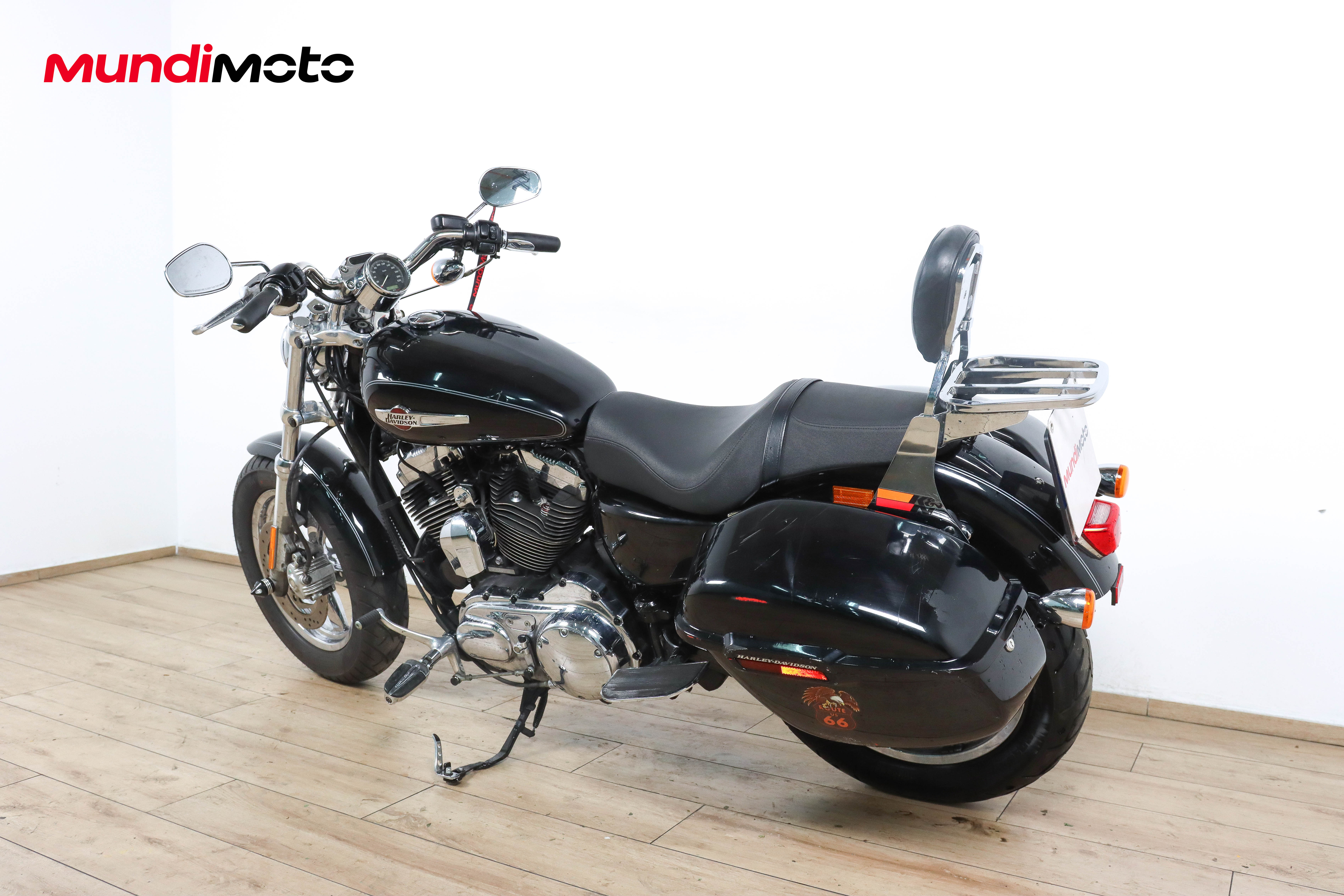 HARLEY DAVIDSON Sportster 1200 CustomHARLEY DAVIDSON6 HARLEY DAVIDSON Sportster 1200 CustomHARLEY DAVIDSON6