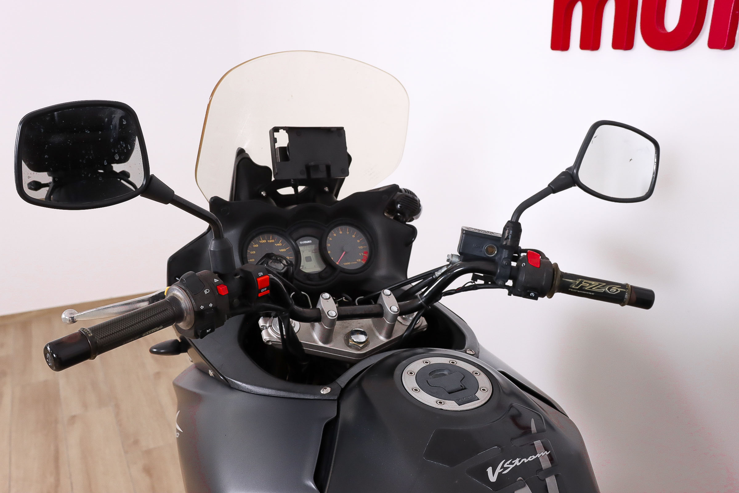 SUZUKI V-Strom 650 promoSUZUKI10 SUZUKI V-Strom 650 promoSUZUKI10