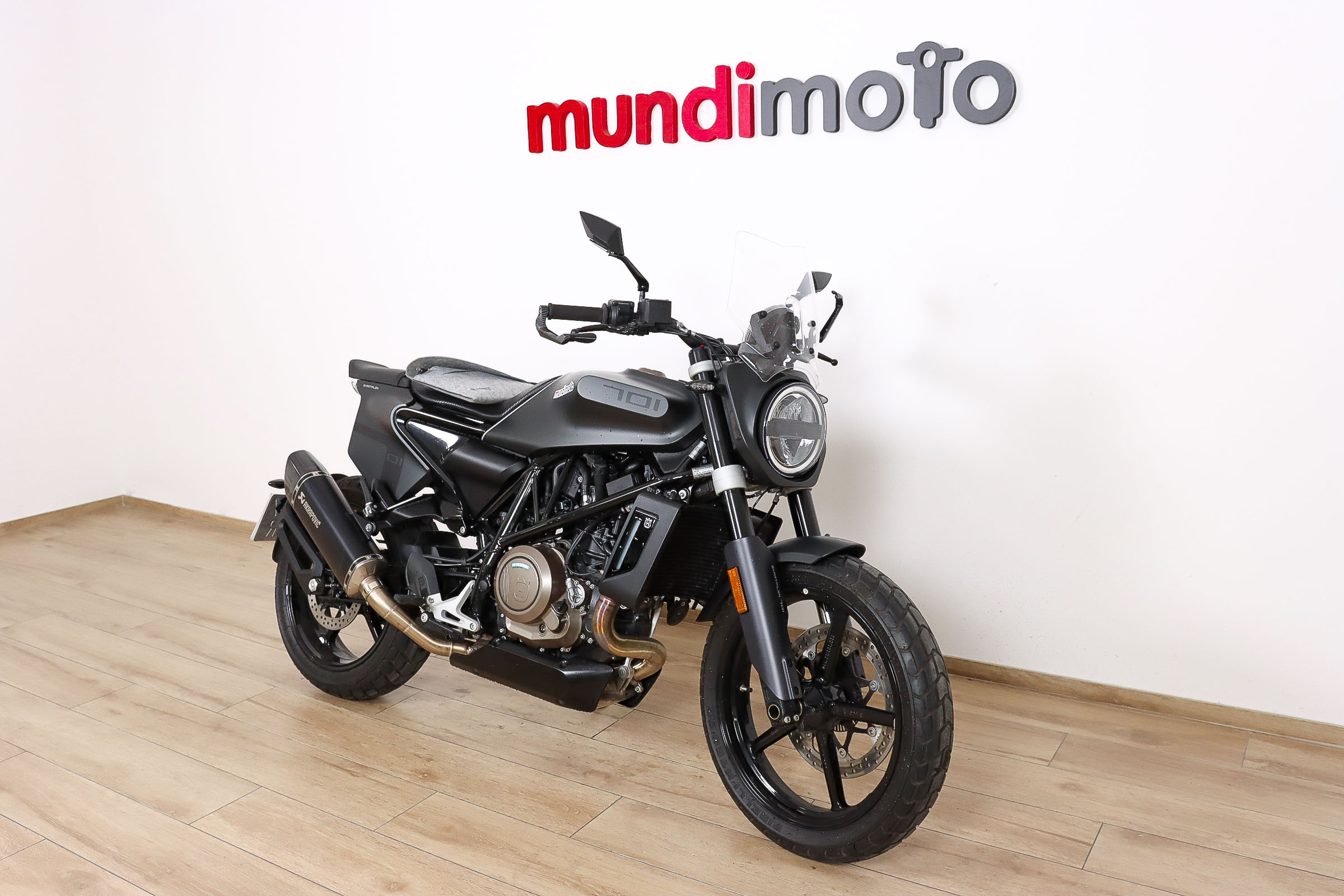 HUSQVARNA Svartpilen 701HUSQVARNA2 HUSQVARNA Svartpilen 701HUSQVARNA2