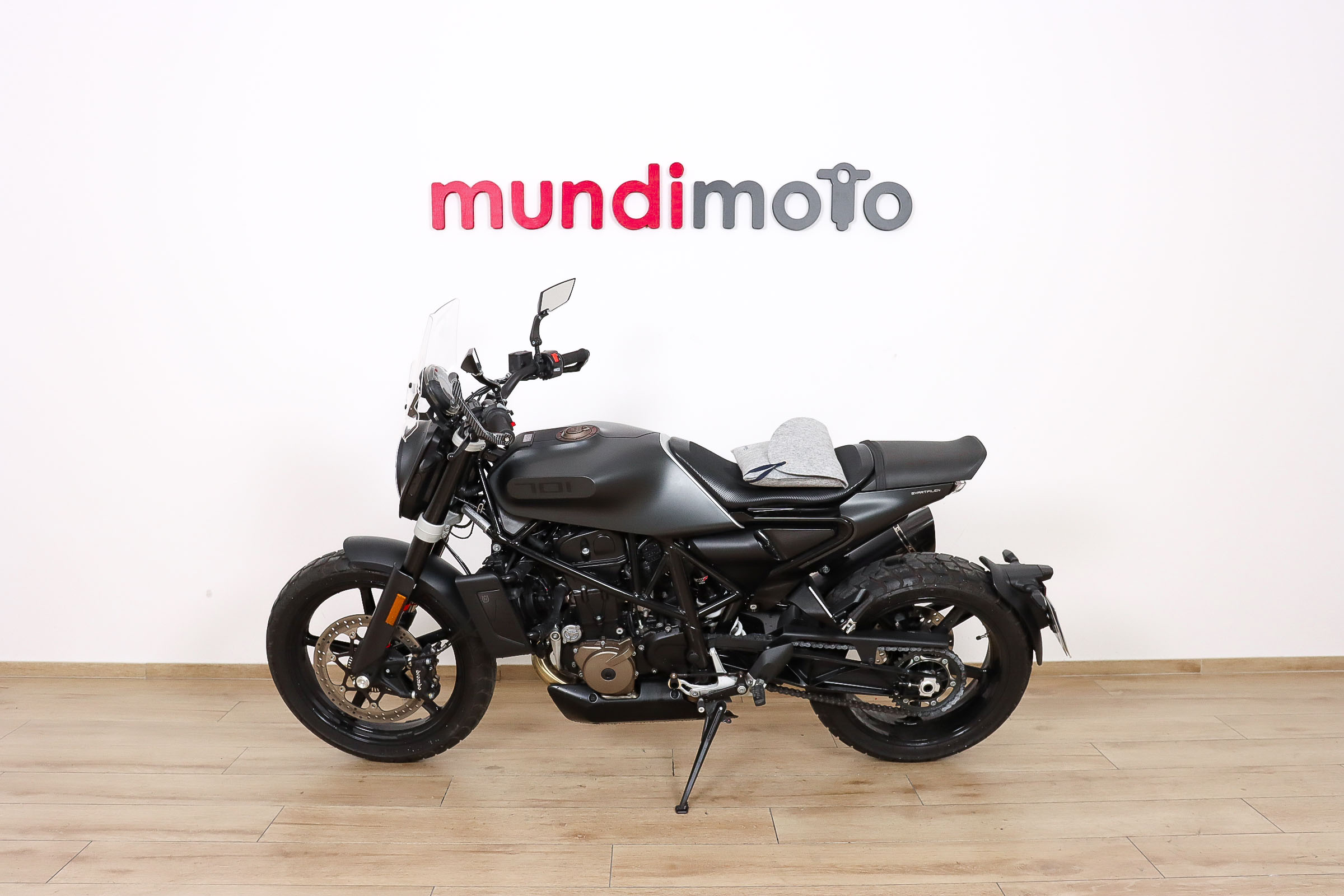 HUSQVARNA Svartpilen 701HUSQVARNA7 HUSQVARNA Svartpilen 701HUSQVARNA7
