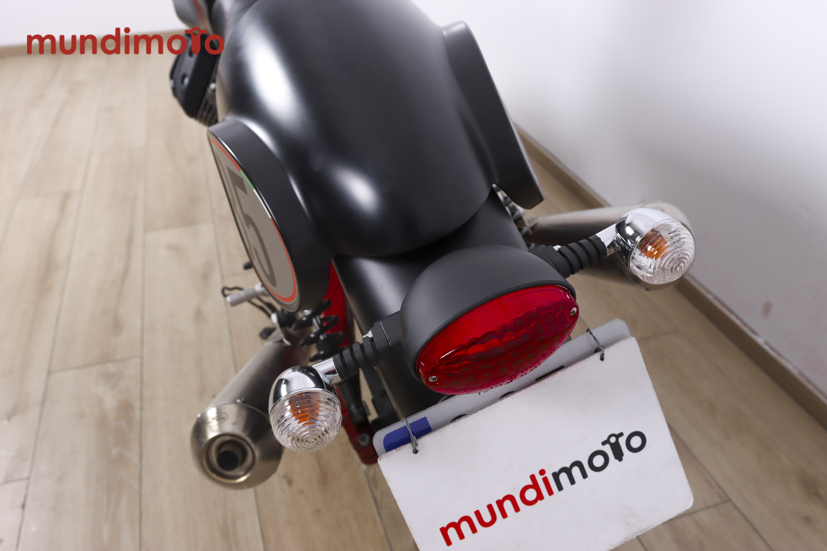 MOTO GUZZI V7 II RacerMOTO GUZZI8 MOTO GUZZI V7 II RacerMOTO GUZZI8