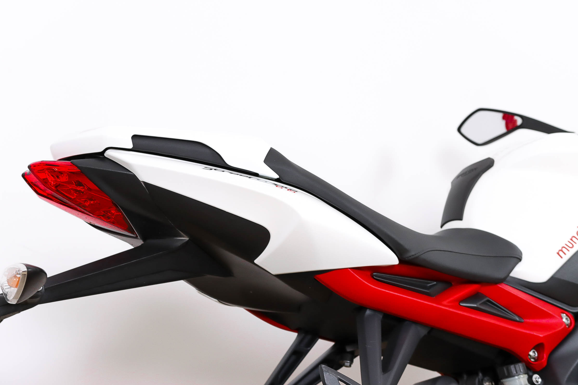 TRIUMPH Street Triple RTRIUMPH6 TRIUMPH Street Triple RTRIUMPH6