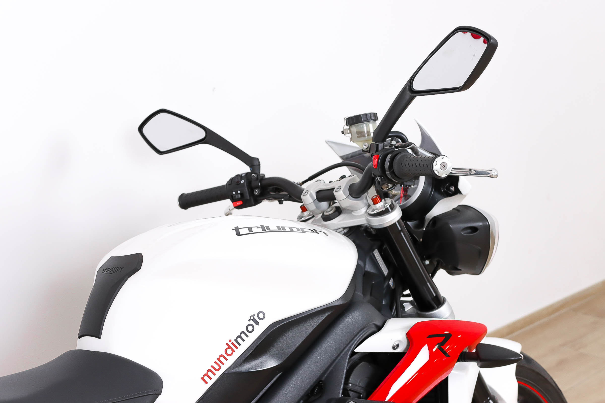 TRIUMPH Street Triple RTRIUMPH7 TRIUMPH Street Triple RTRIUMPH7
