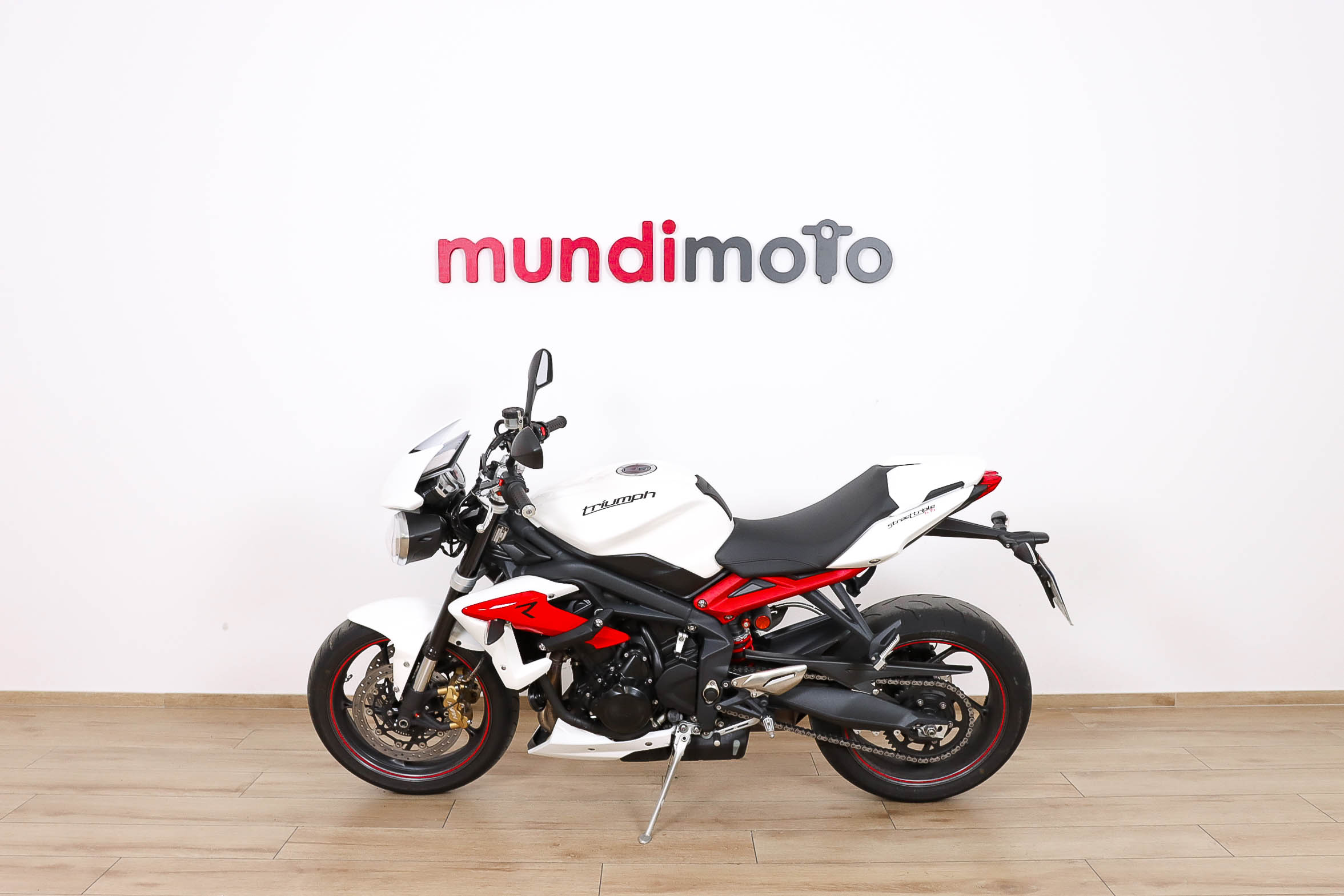 TRIUMPH Street Triple RTRIUMPH8 TRIUMPH Street Triple RTRIUMPH8